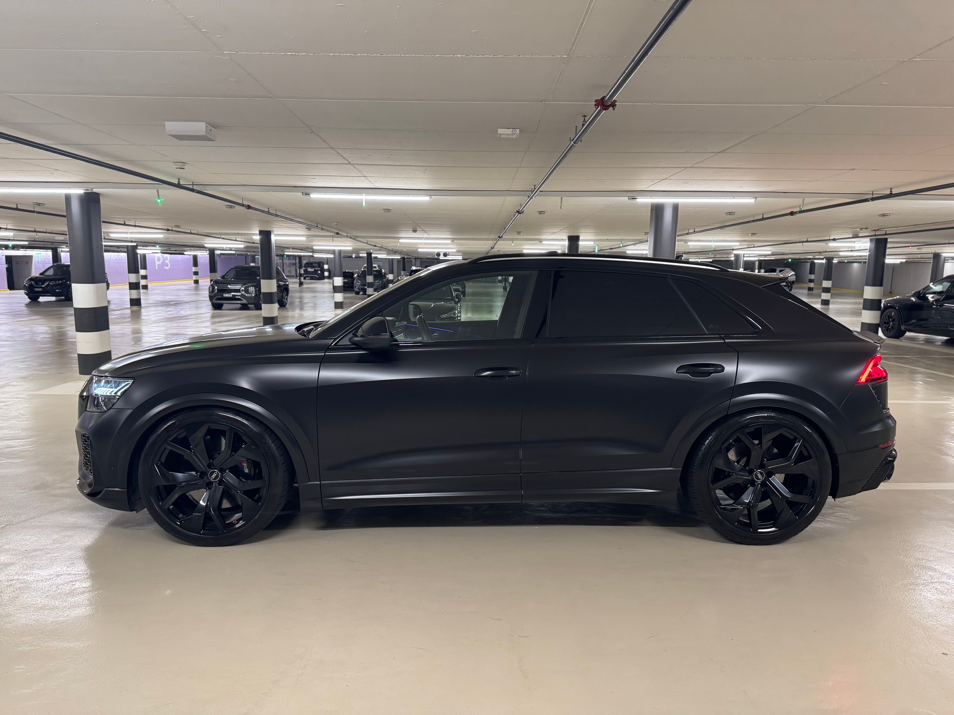 AUDI RSQ8 quattro tiptronic-image-1