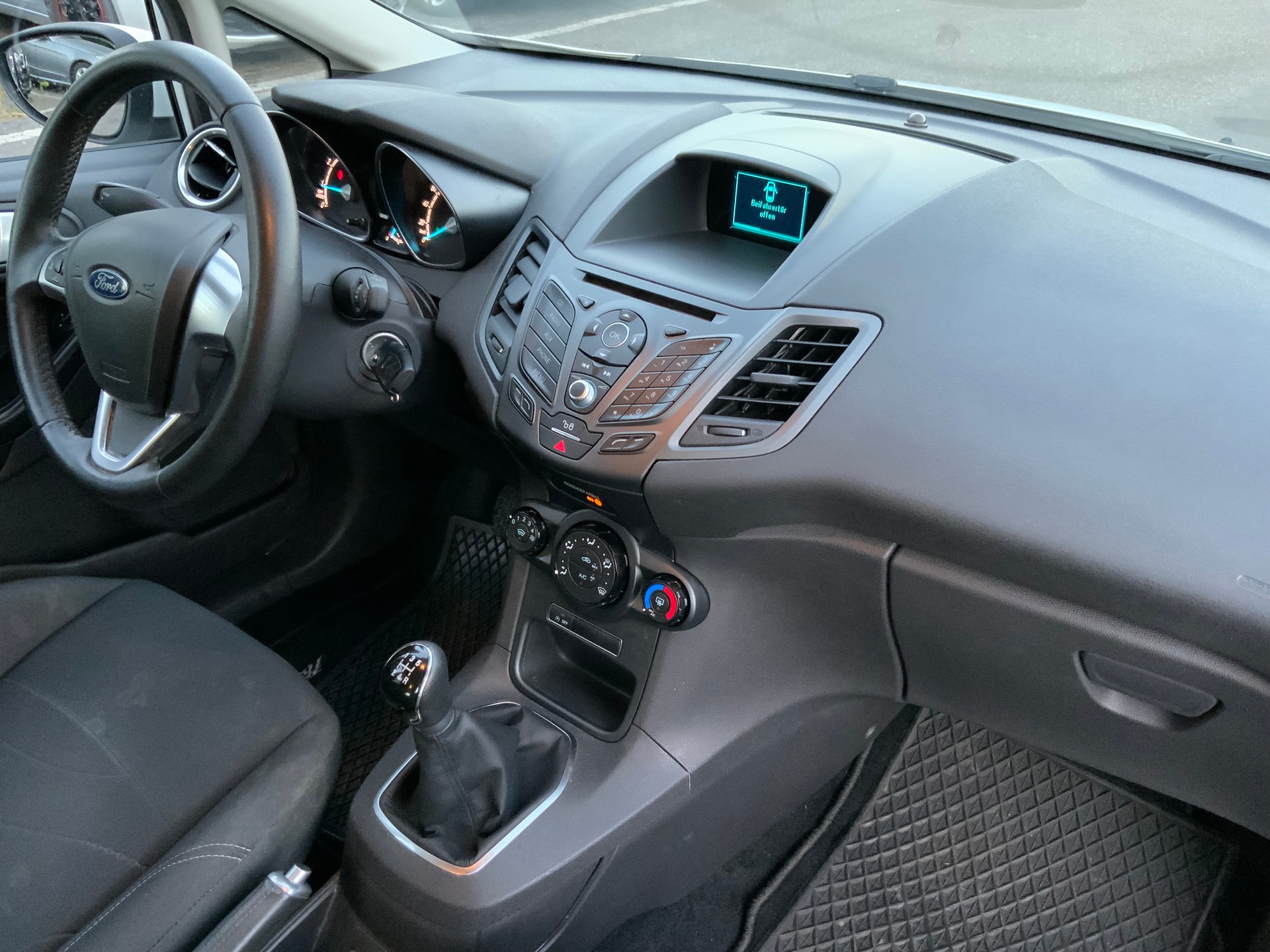 FORD Fiesta 1.0 SCTi Titanium-image-10