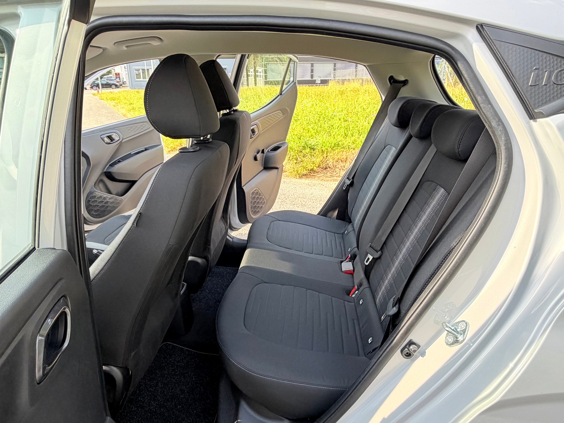 HYUNDAI NEU: i10 1.0 "ORIGO" AUTOMAT NUR 260 KM !! CH WAGEN MIT VOLLGARANTIE 5 JAHRE !! SONDERFARBE NEU !!-image-30