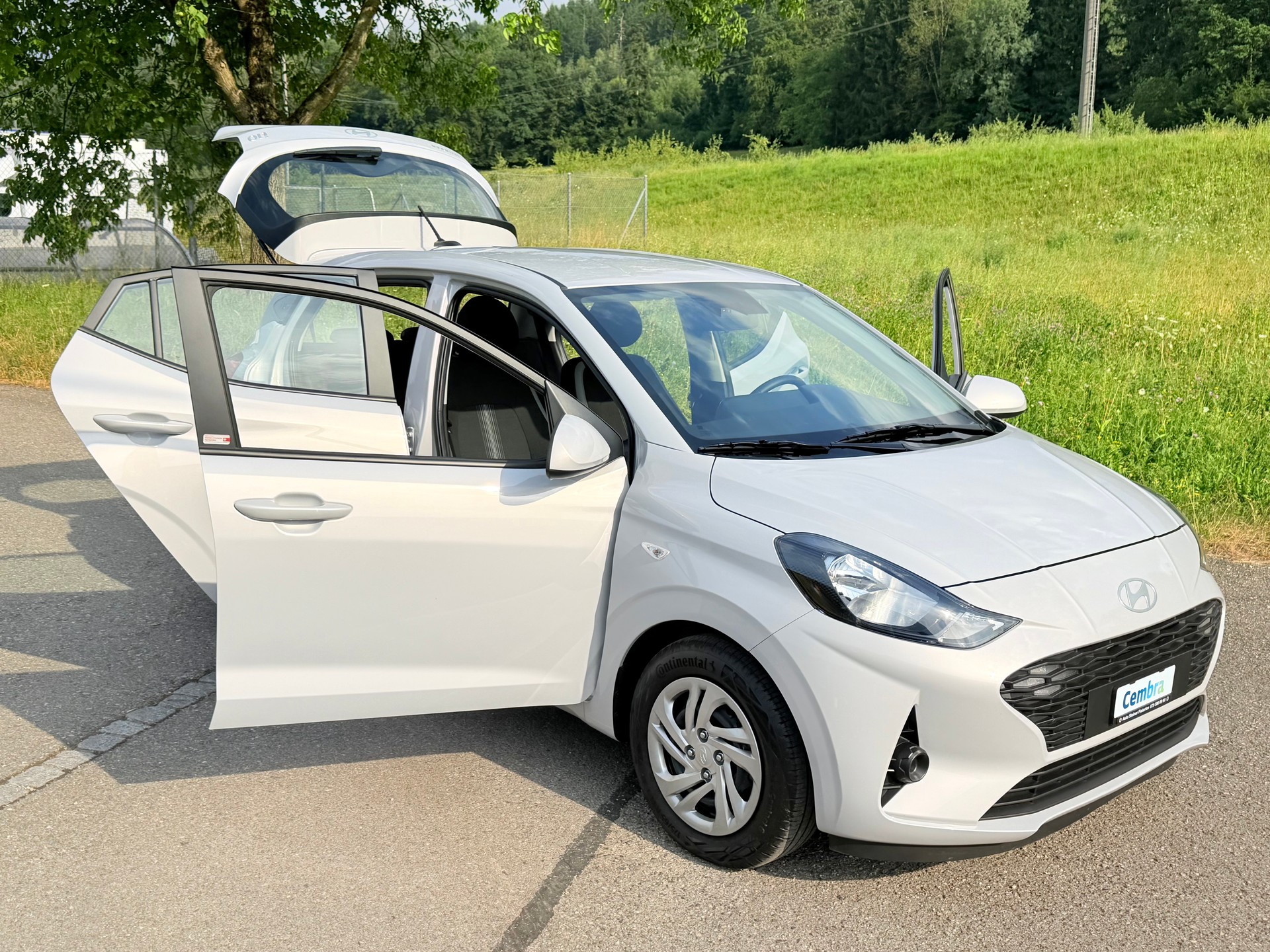 HYUNDAI NEU: i10 1.0 "ORIGO" AUTOMAT NUR 260 KM !! CH WAGEN MIT VOLLGARANTIE 5 JAHRE !! SONDERFARBE NEU !!-image-1