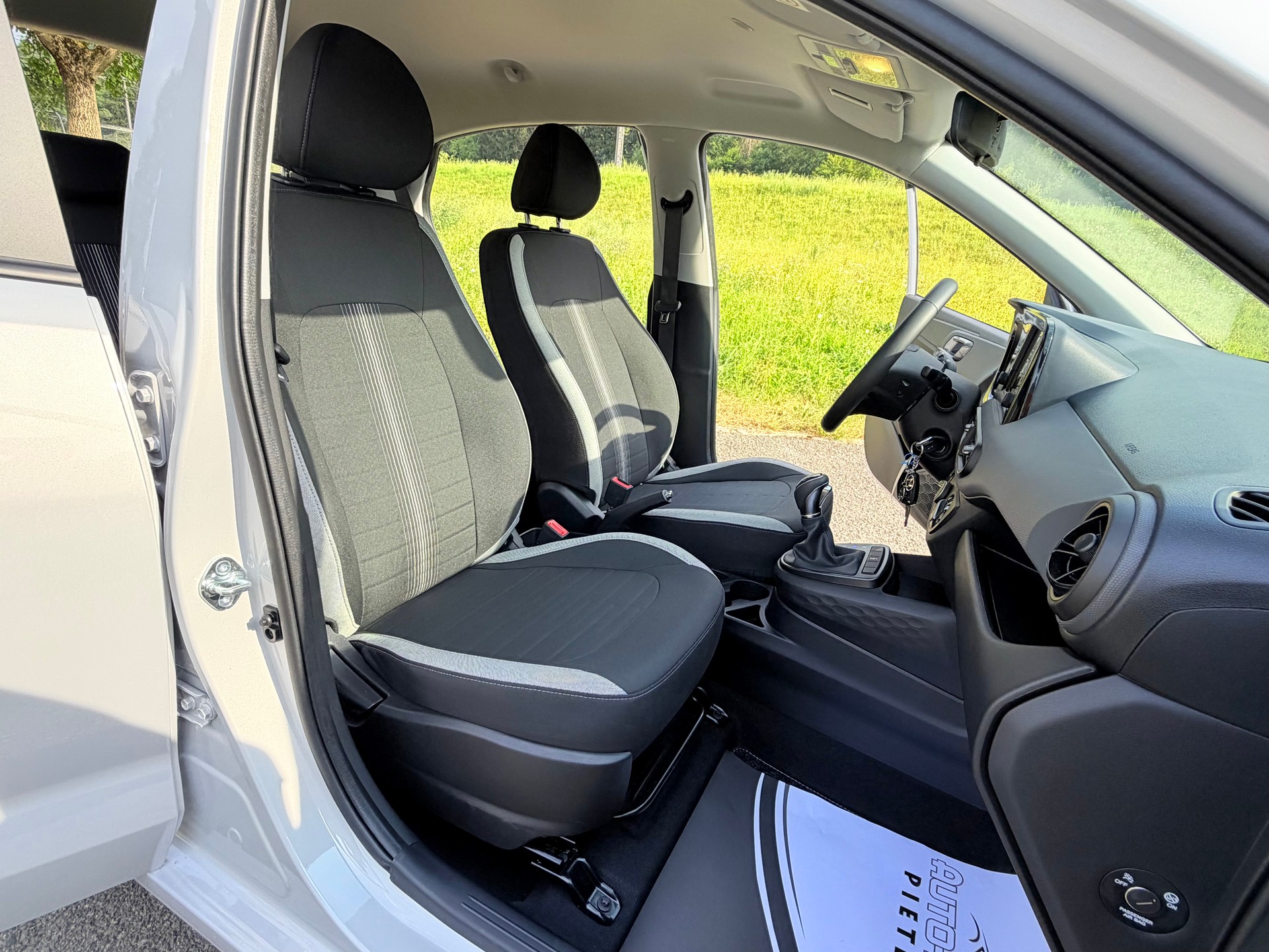 HYUNDAI NEU: i10 1.0 "ORIGO" AUTOMAT NUR 260 KM !! CH WAGEN MIT VOLLGARANTIE 5 JAHRE !! SONDERFARBE NEU !!-image-5