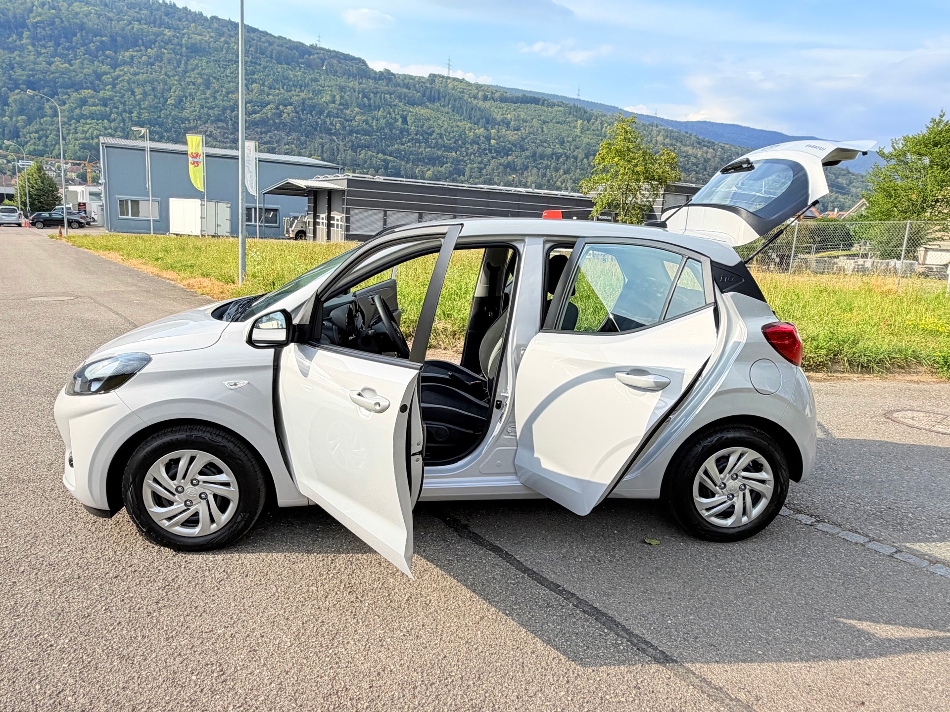 HYUNDAI NEU: i10 1.0 "ORIGO" AUTOMAT NUR 260 KM !! CH WAGEN MIT VOLLGARANTIE 5 JAHRE !! SONDERFARBE NEU !!-image-23
