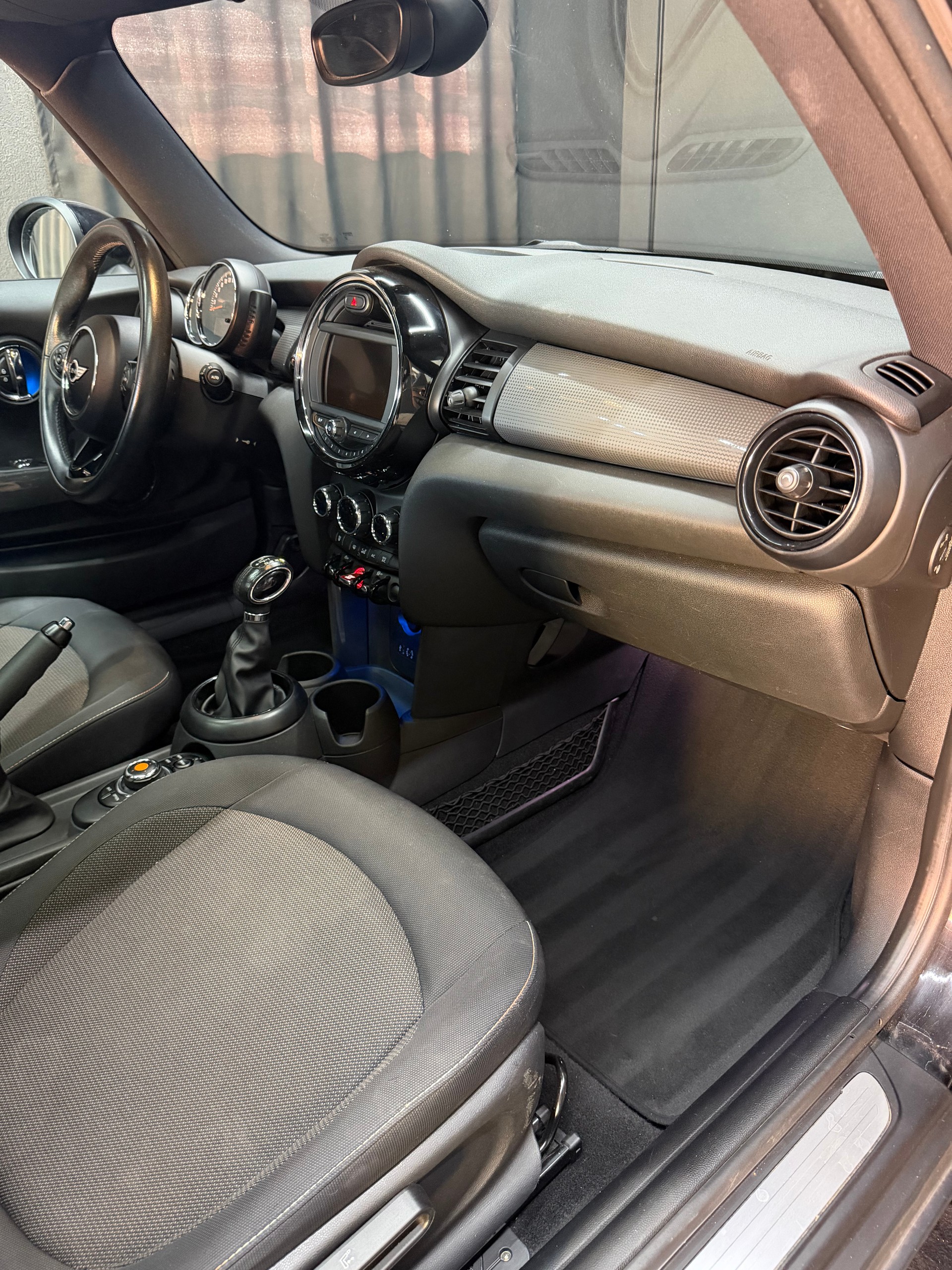 MINI Cooper Steptronic-image-7