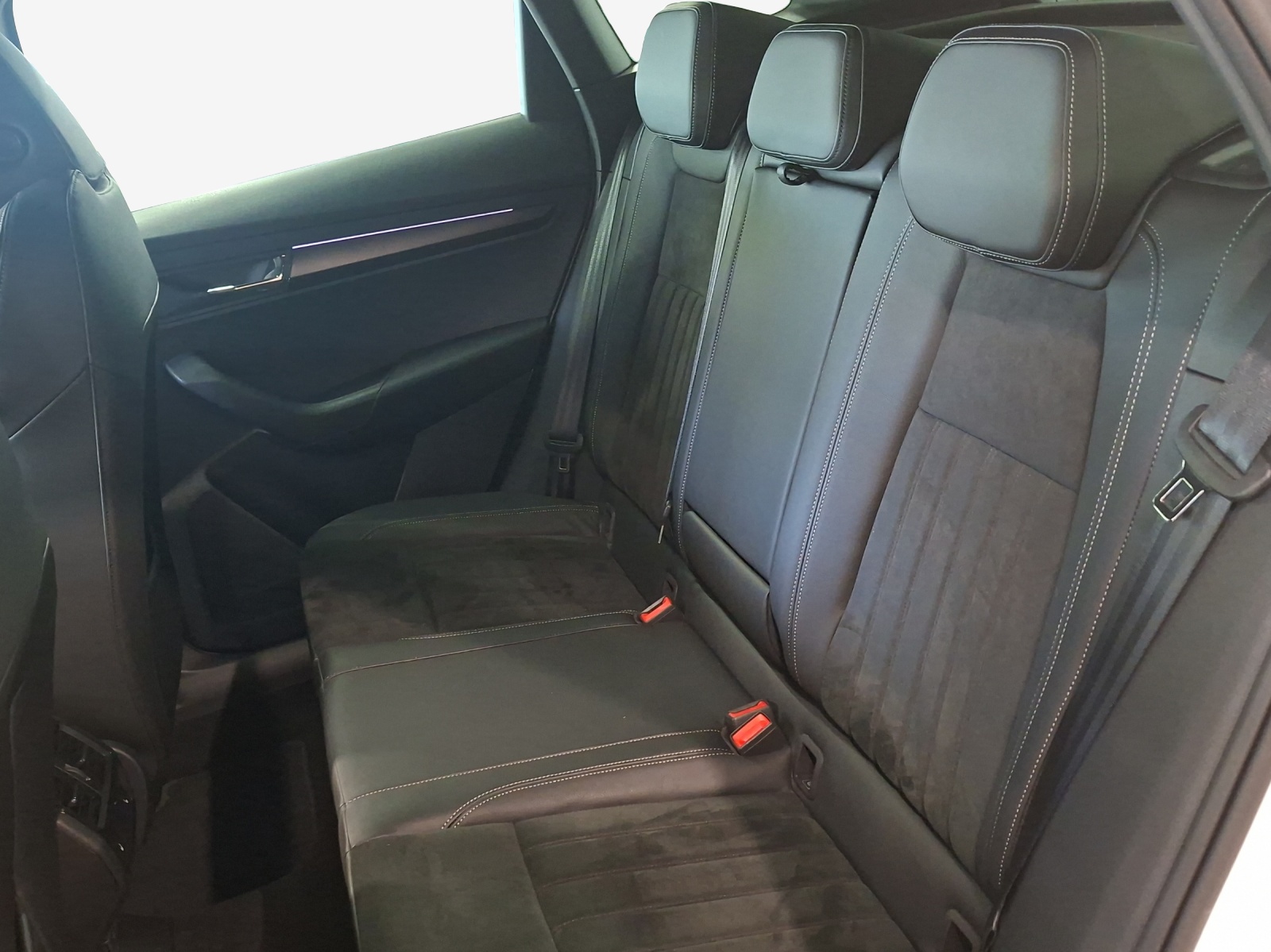 SKODA Karoq 2.0 TSI SportLine 4x4 DSG-image-11