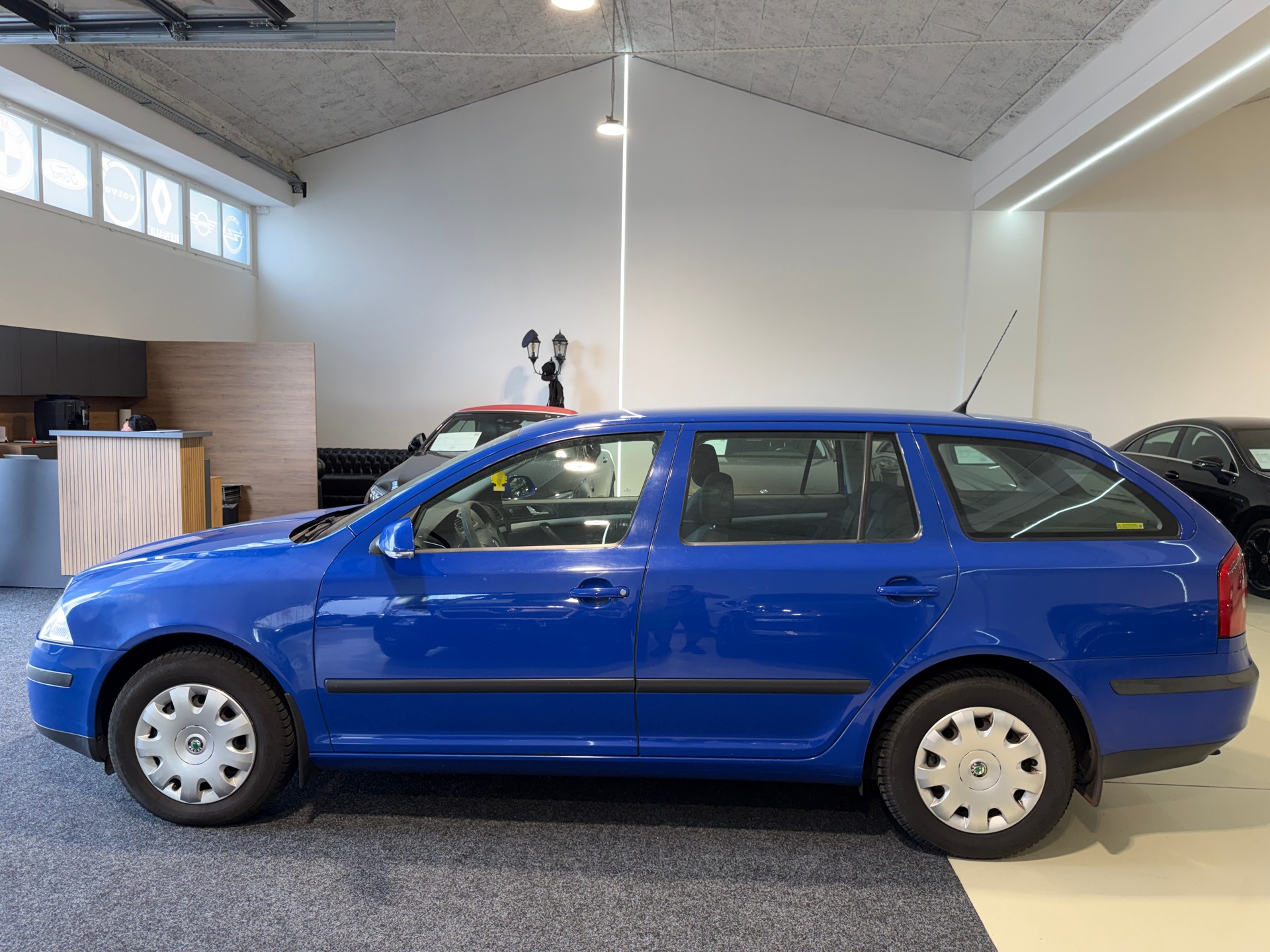SKODA Octavia 1.9 TDI Adventure 4x4-image-2