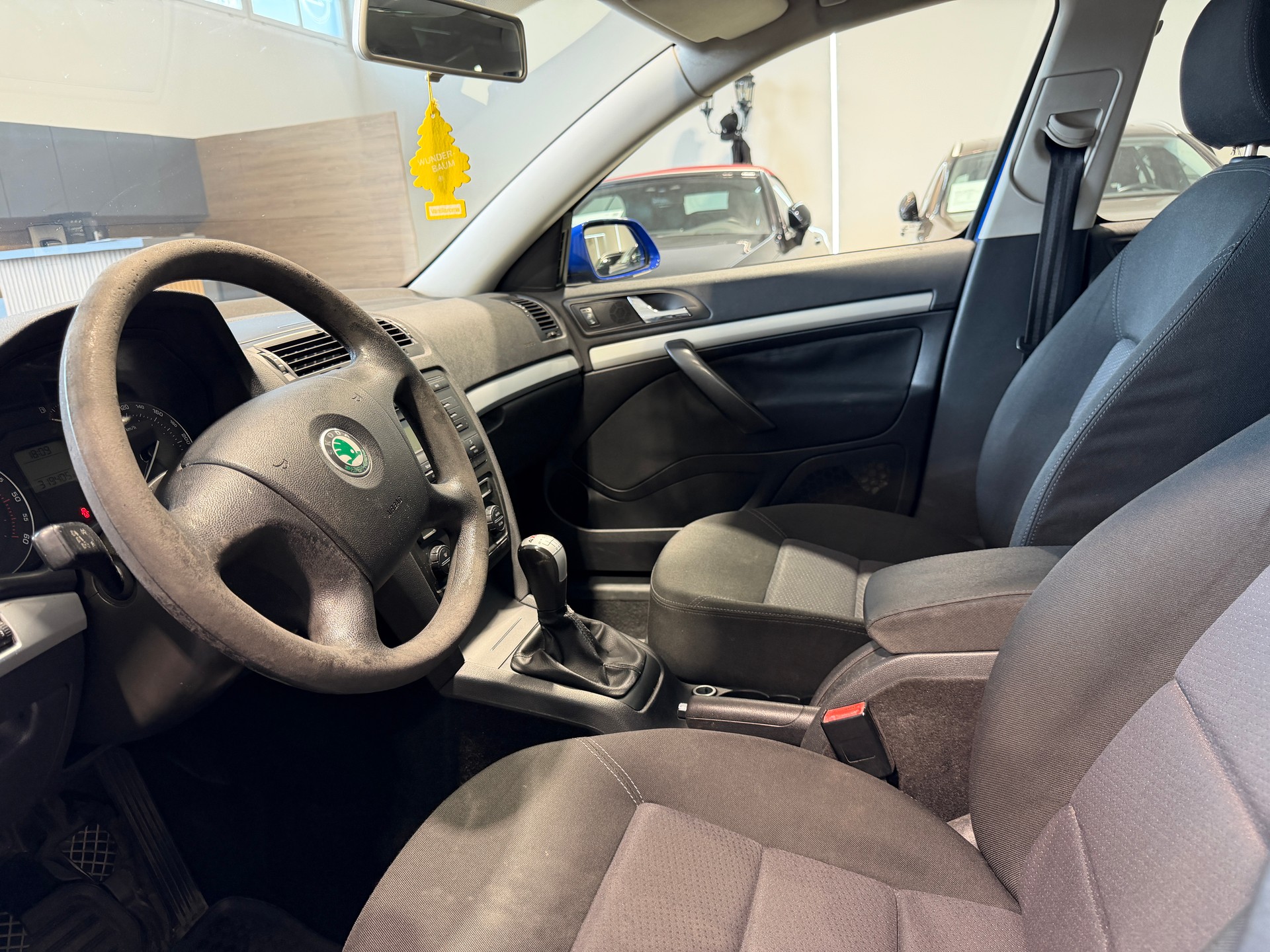 SKODA Octavia 1.9 TDI Adventure 4x4-image-8