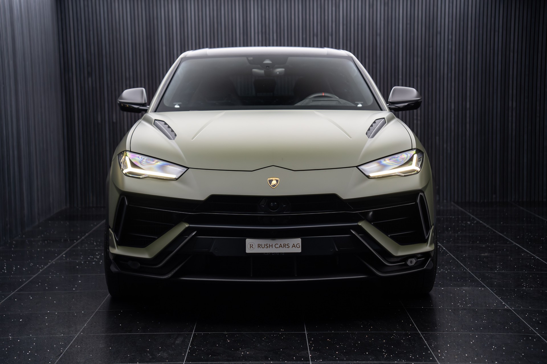 LAMBORGHINI Urus Performante-showroom-element-1