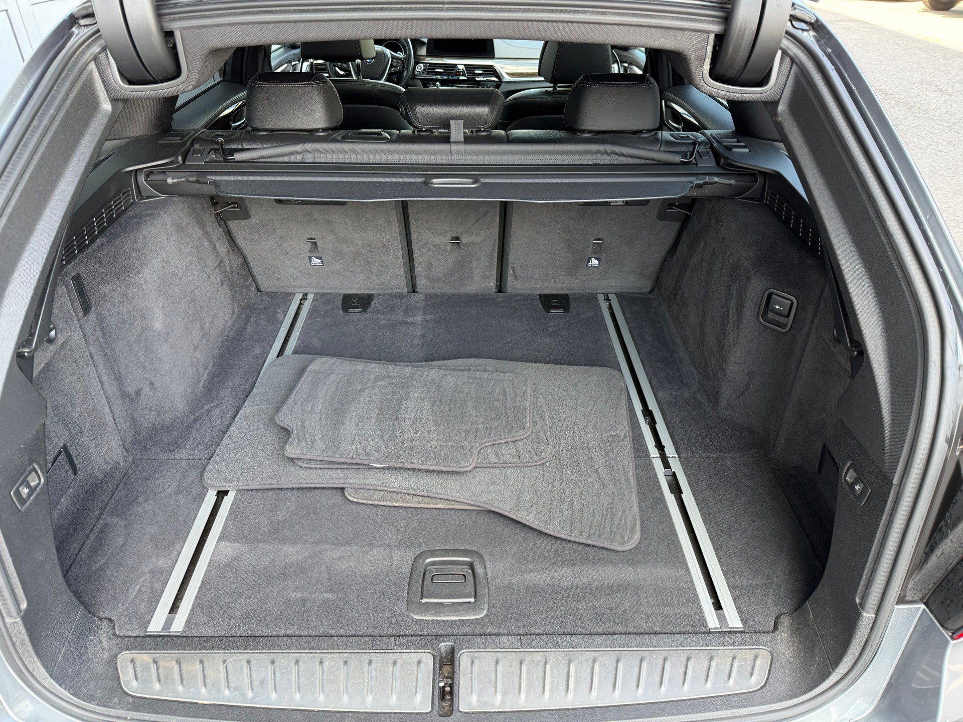 BMW 530i xDrive Touring Luxury Line Steptronic-image-13