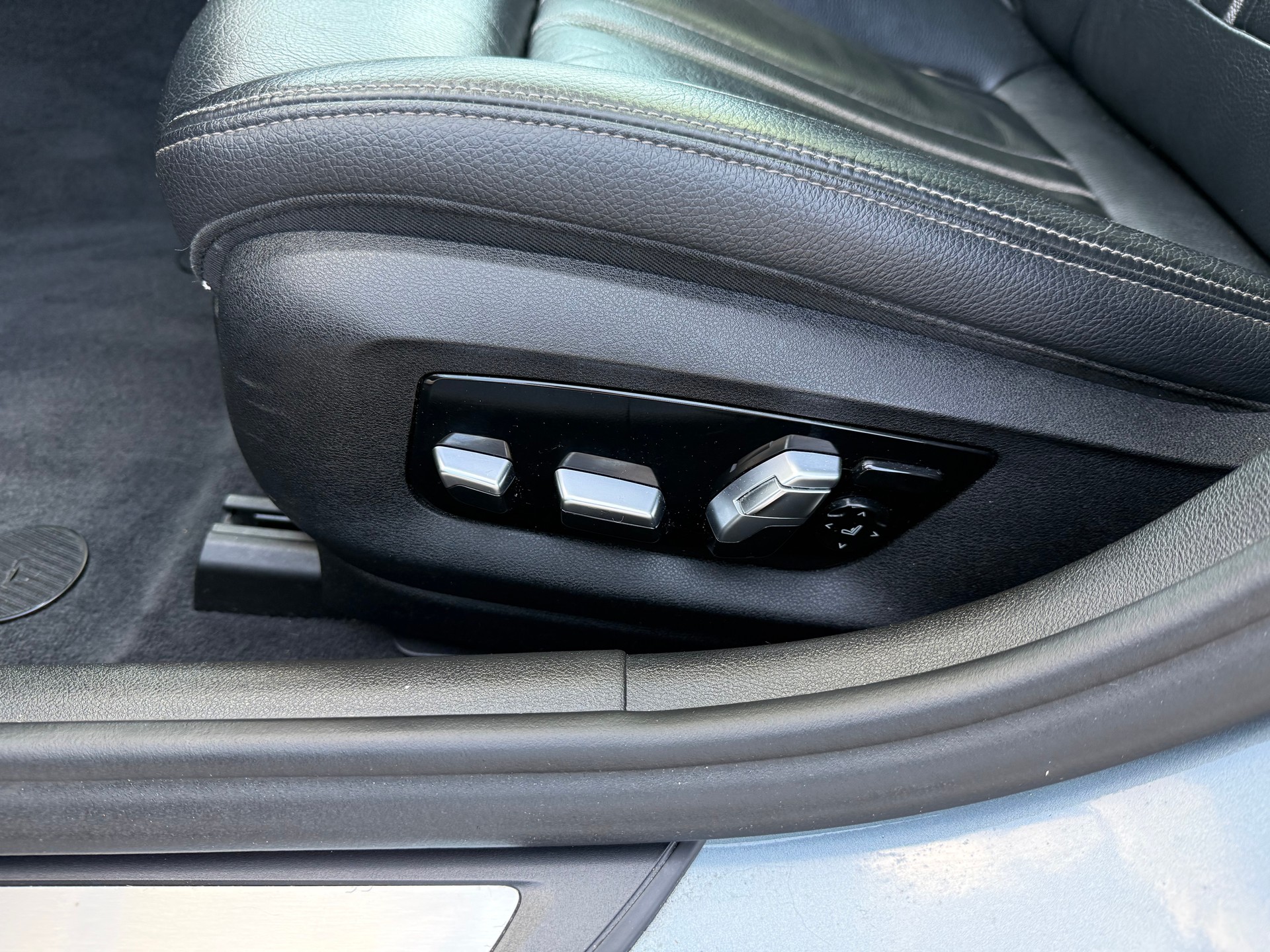 BMW 530i xDrive Touring Luxury Line Steptronic-image-20