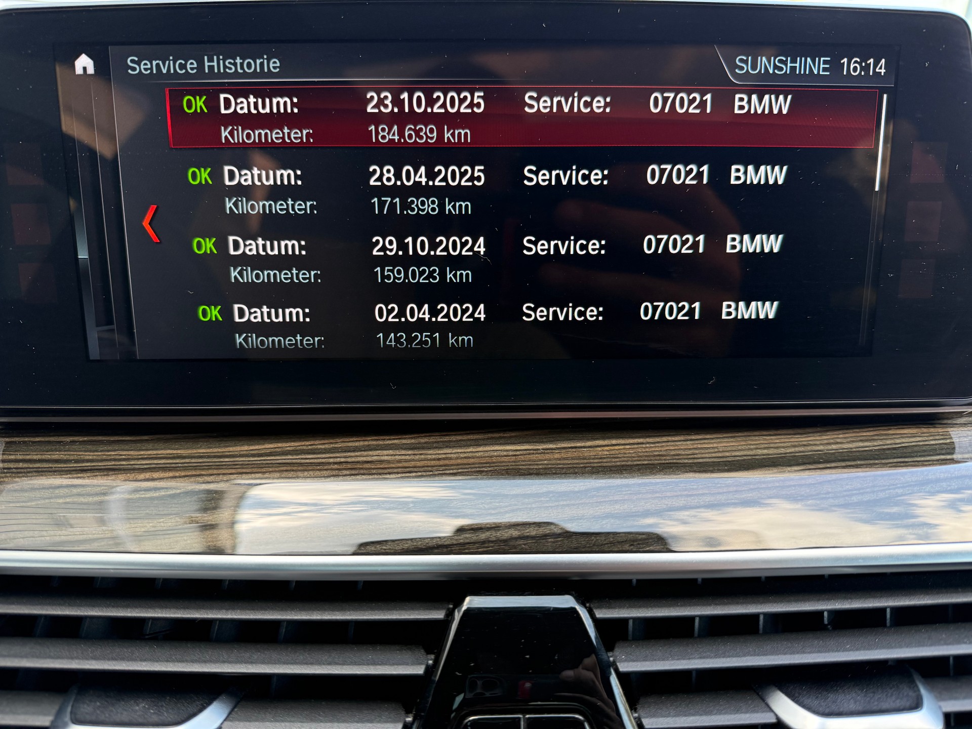 BMW 530i xDrive Touring Luxury Line Steptronic-image-26