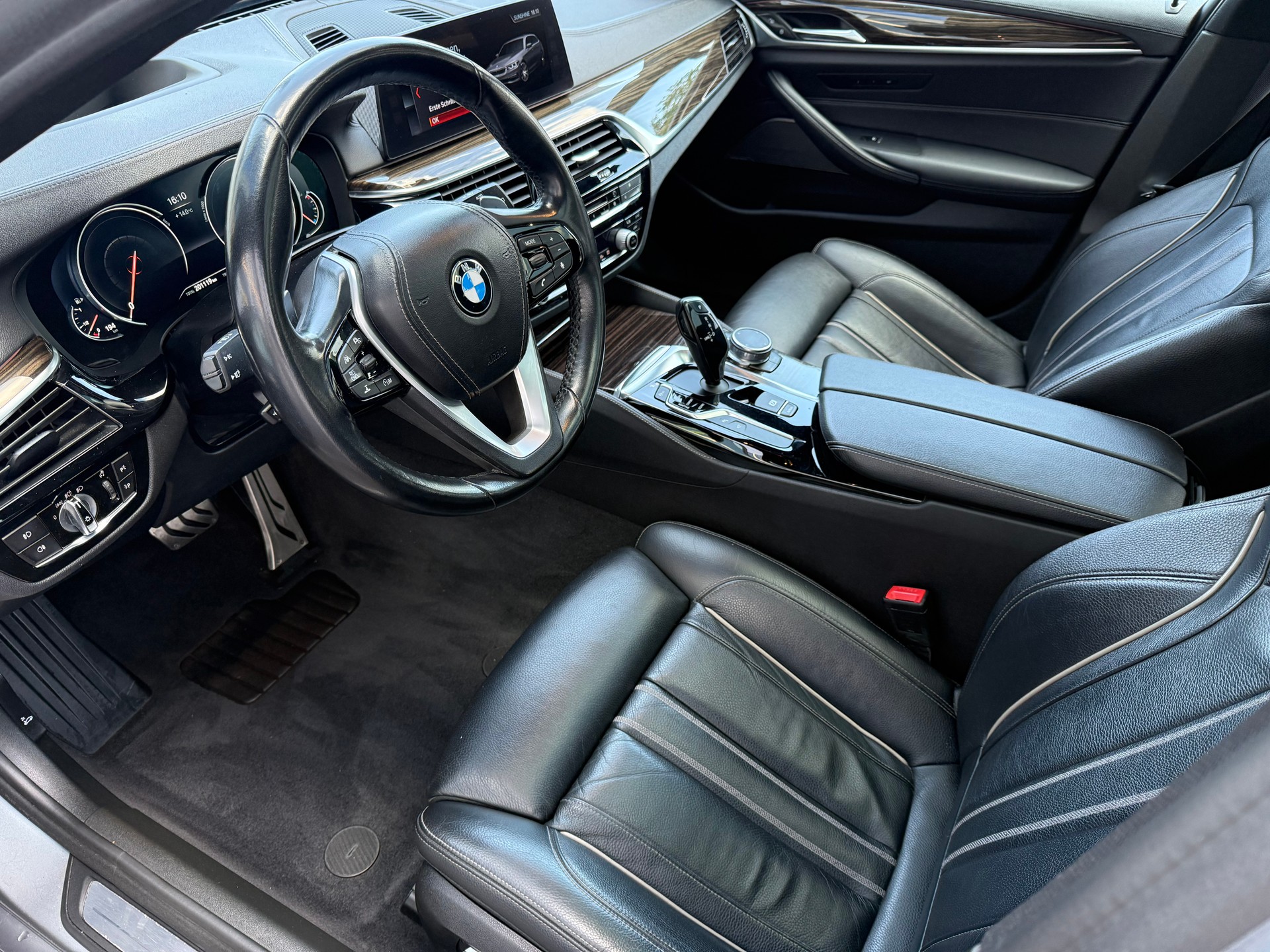 BMW 530i xDrive Touring Luxury Line Steptronic-image-8