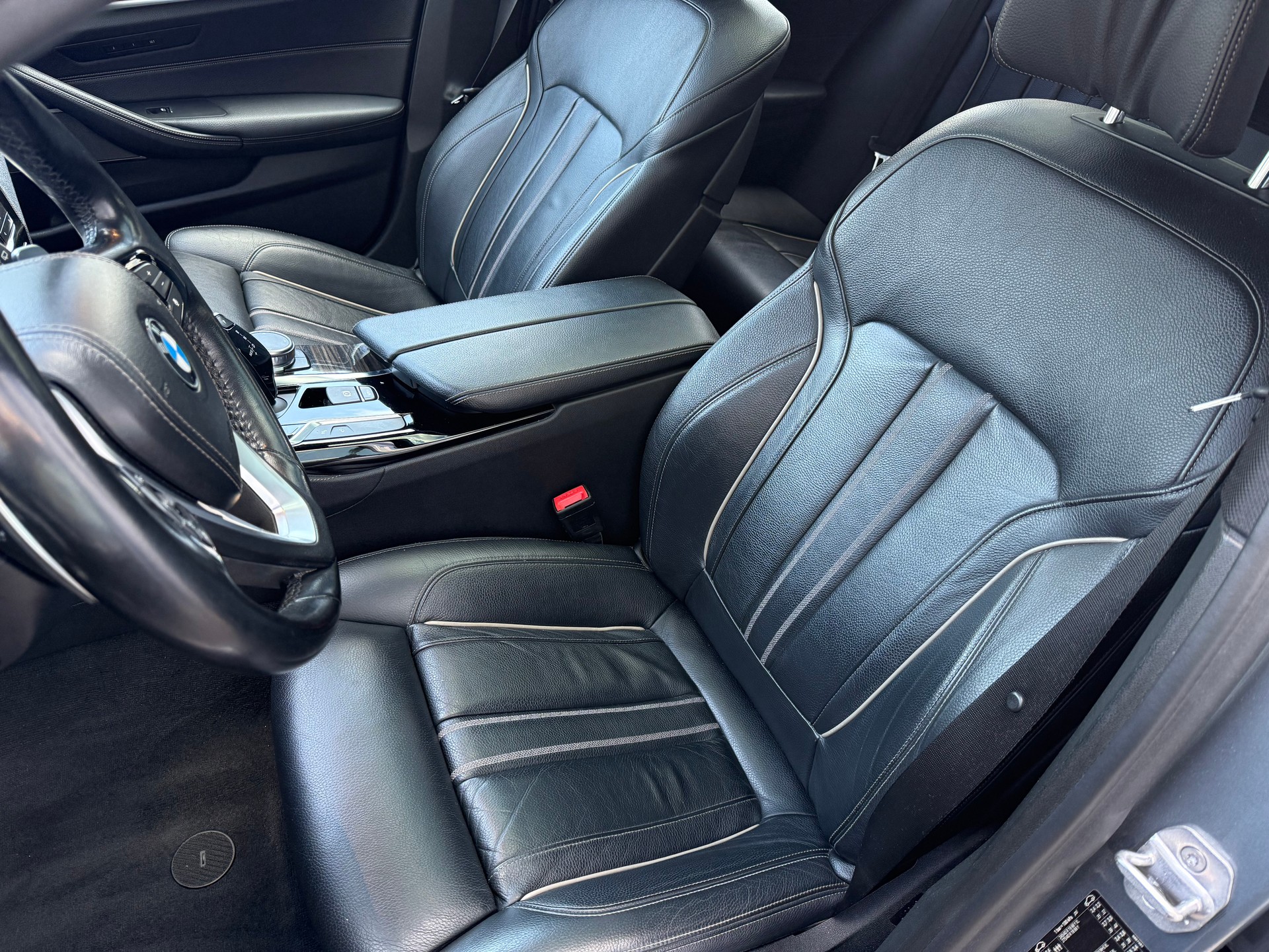 BMW 530i xDrive Touring Luxury Line Steptronic-image-9