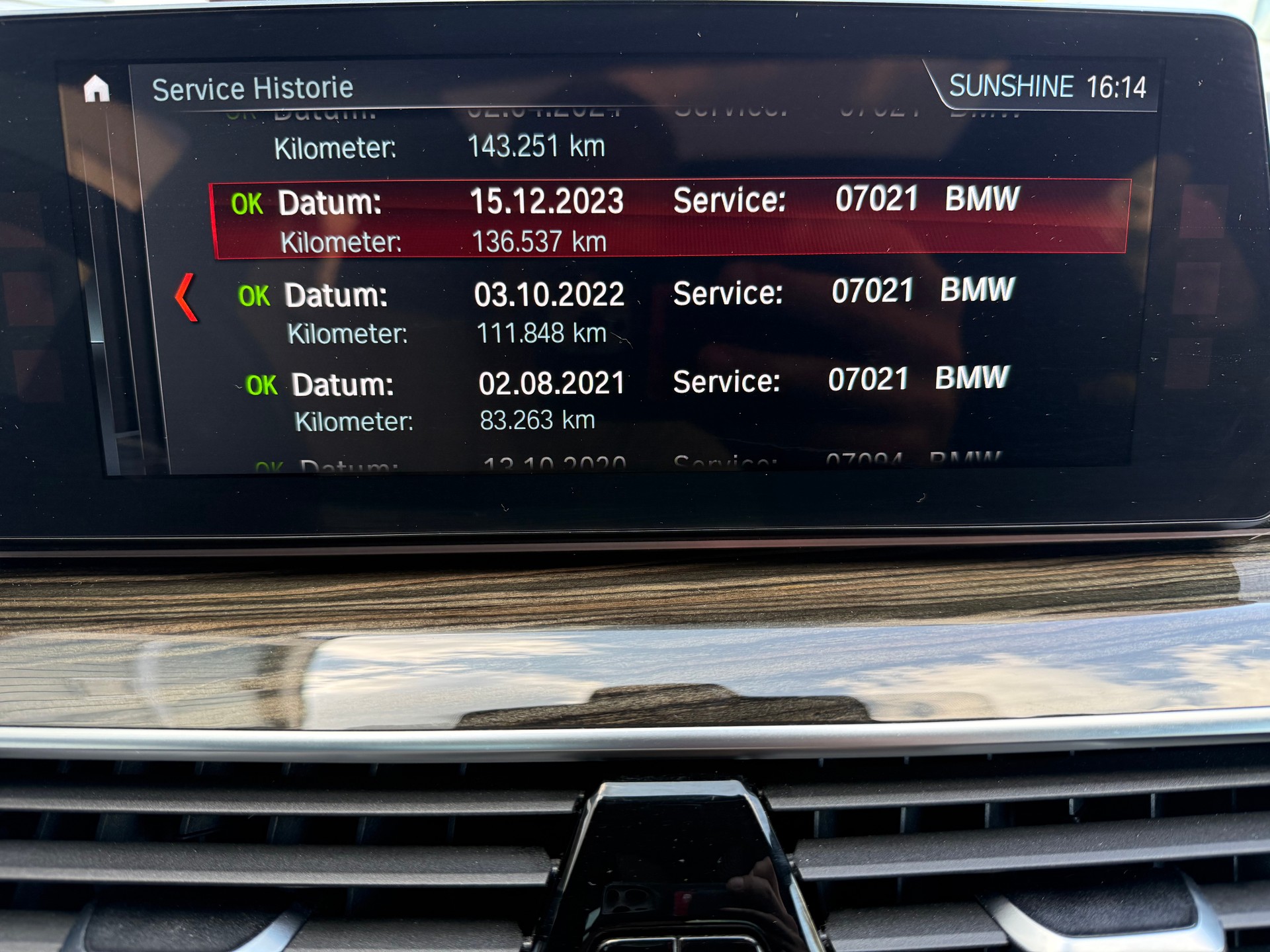 BMW 530i xDrive Touring Luxury Line Steptronic-image-25