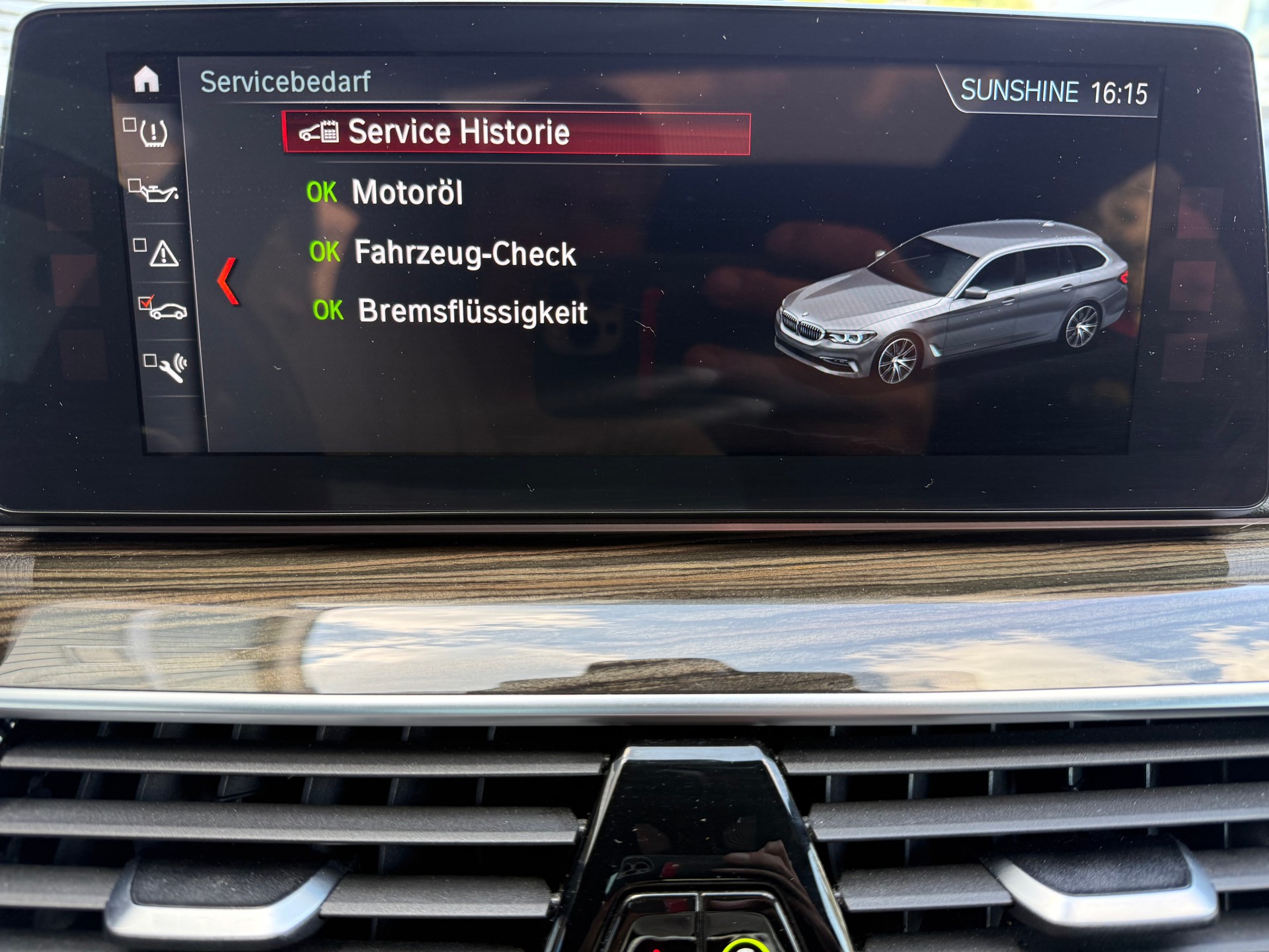 BMW 530i xDrive Touring Luxury Line Steptronic-image-27