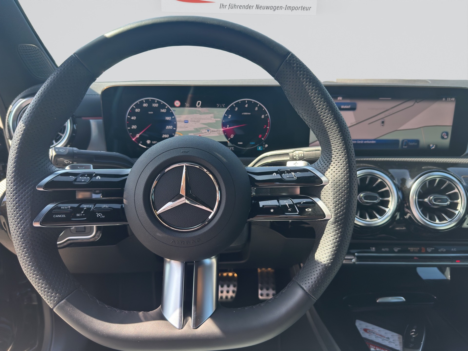 MERCEDES-BENZ CLA 200 7G-DCT AMG Line Night-image-9