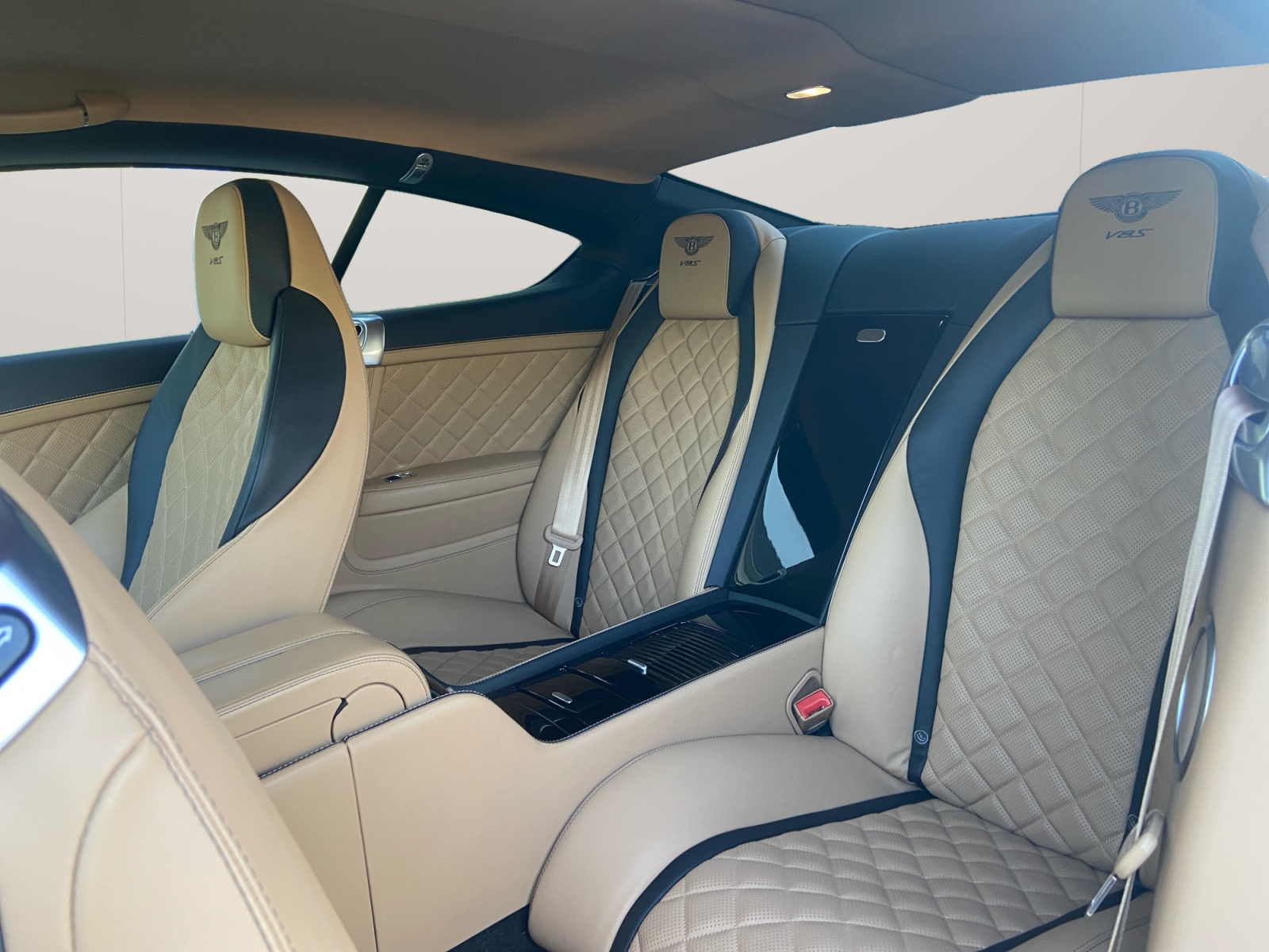 BENTLEY Continental GT 4.0 V8 S Mit dem neuesten, perfekt integrierten Navigationssystem (2026)! Mit Apple CarPlay usw.-image-10
