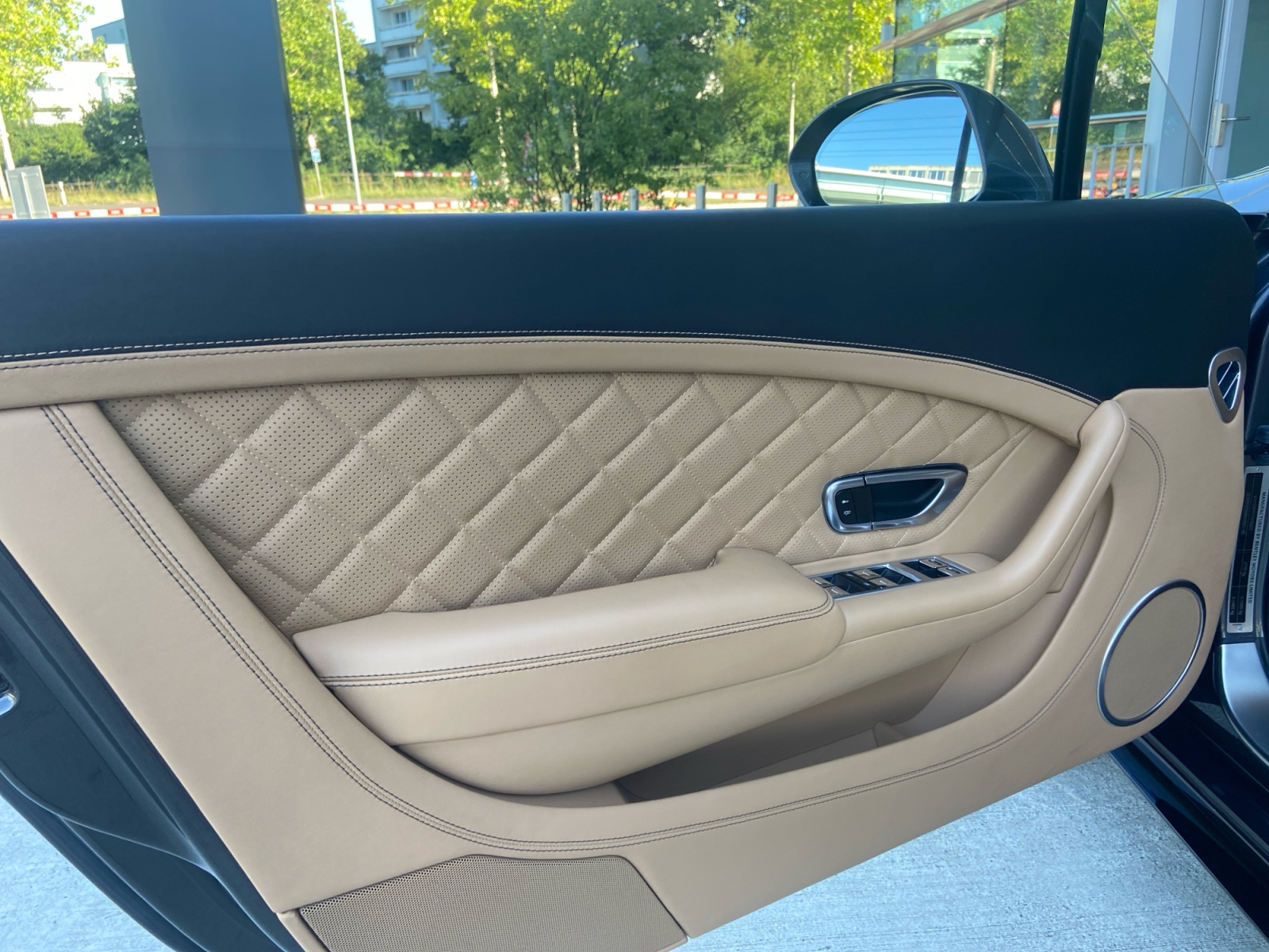BENTLEY Continental GT 4.0 V8 S Mit dem neuesten, perfekt integrierten Navigationssystem (2026)! Mit Apple CarPlay usw.-image-11