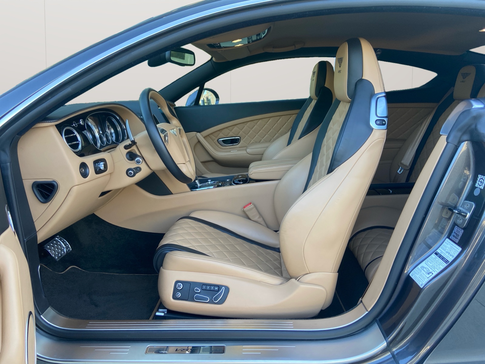 BENTLEY Continental GT 4.0 V8 S Mit dem neuesten, perfekt integrierten Navigationssystem (2026)! Mit Apple CarPlay usw.-image-3
