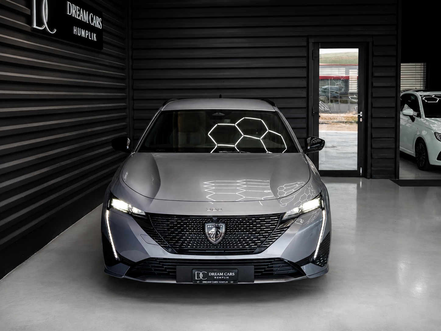 PEUGEOT 308 SW 1.6 PHEV 180 GT-image-2