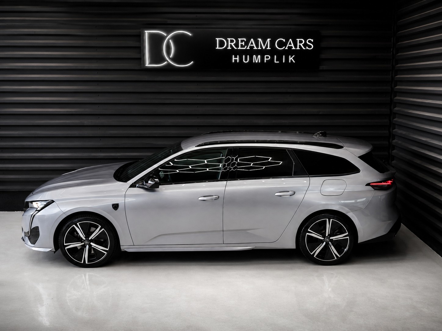 PEUGEOT 308 SW 1.6 PHEV 180 GT-image-3