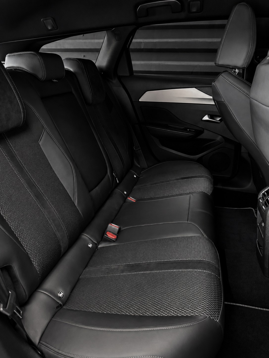 PEUGEOT 308 SW 1.6 PHEV 180 GT-image-11