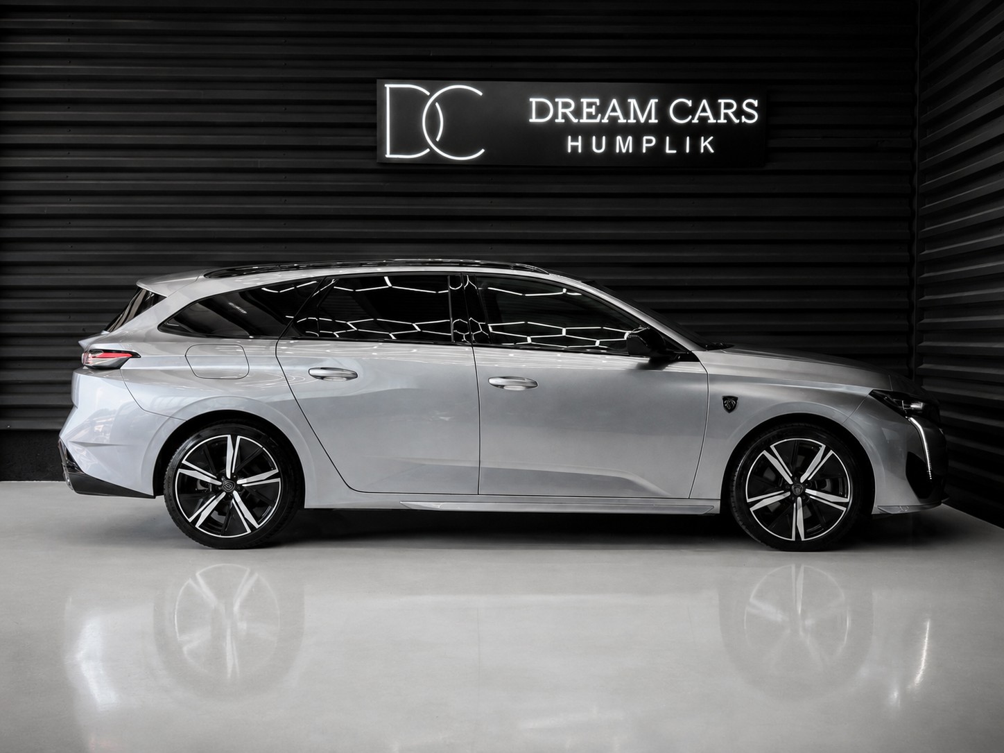 PEUGEOT 308 SW 1.6 PHEV 180 GT-image-9