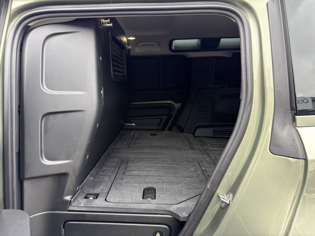 LAND ROVER Defender 110 3.0 D I6 250 Hardtop SE-image-13
