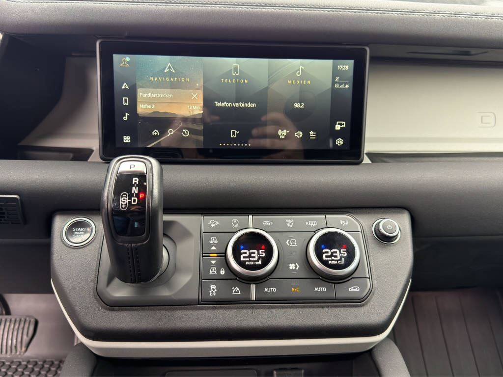 LAND ROVER Defender 110 3.0 D I6 250 Hardtop SE-image-11
