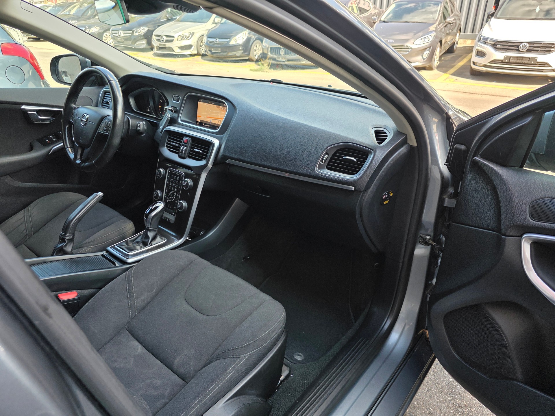 VOLVO V40 T2 Inscription Geartronic-image-5