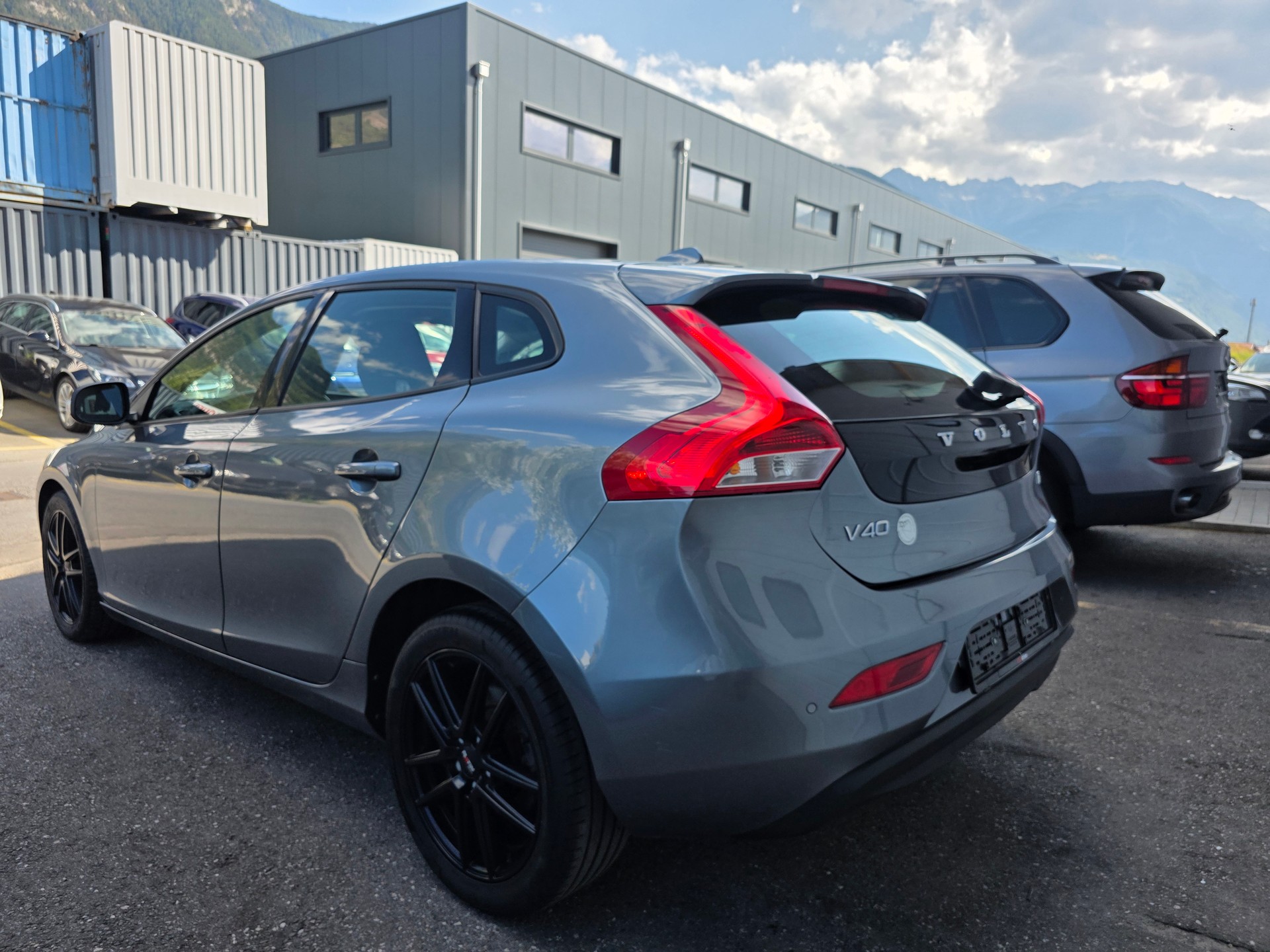 VOLVO V40 T2 Inscription Geartronic-image-1