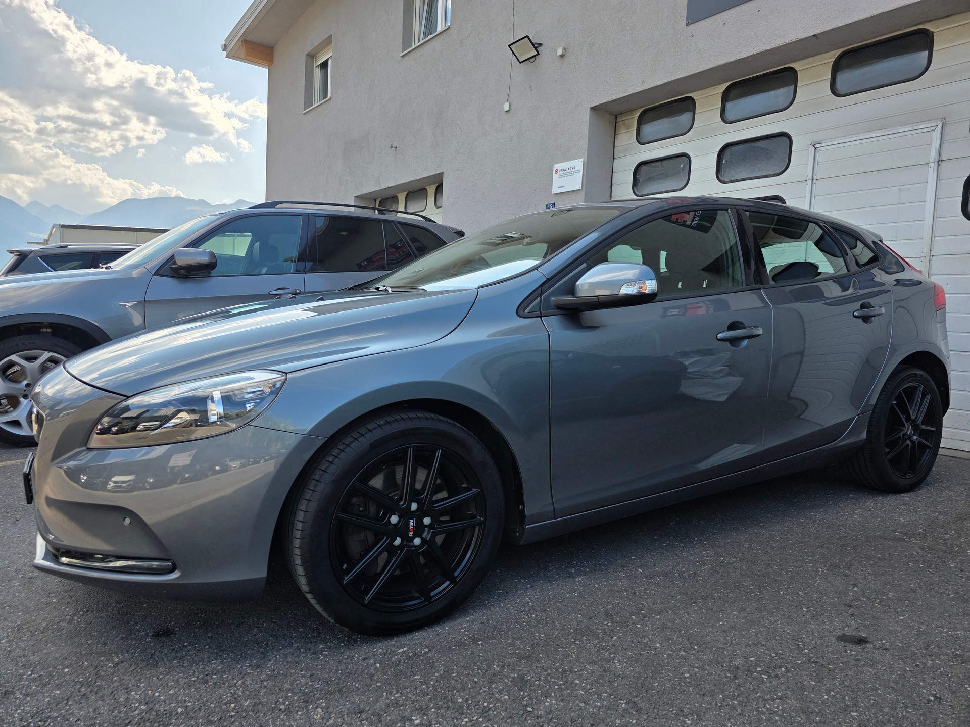 VOLVO V40 T2 Inscription Geartronic-image-0