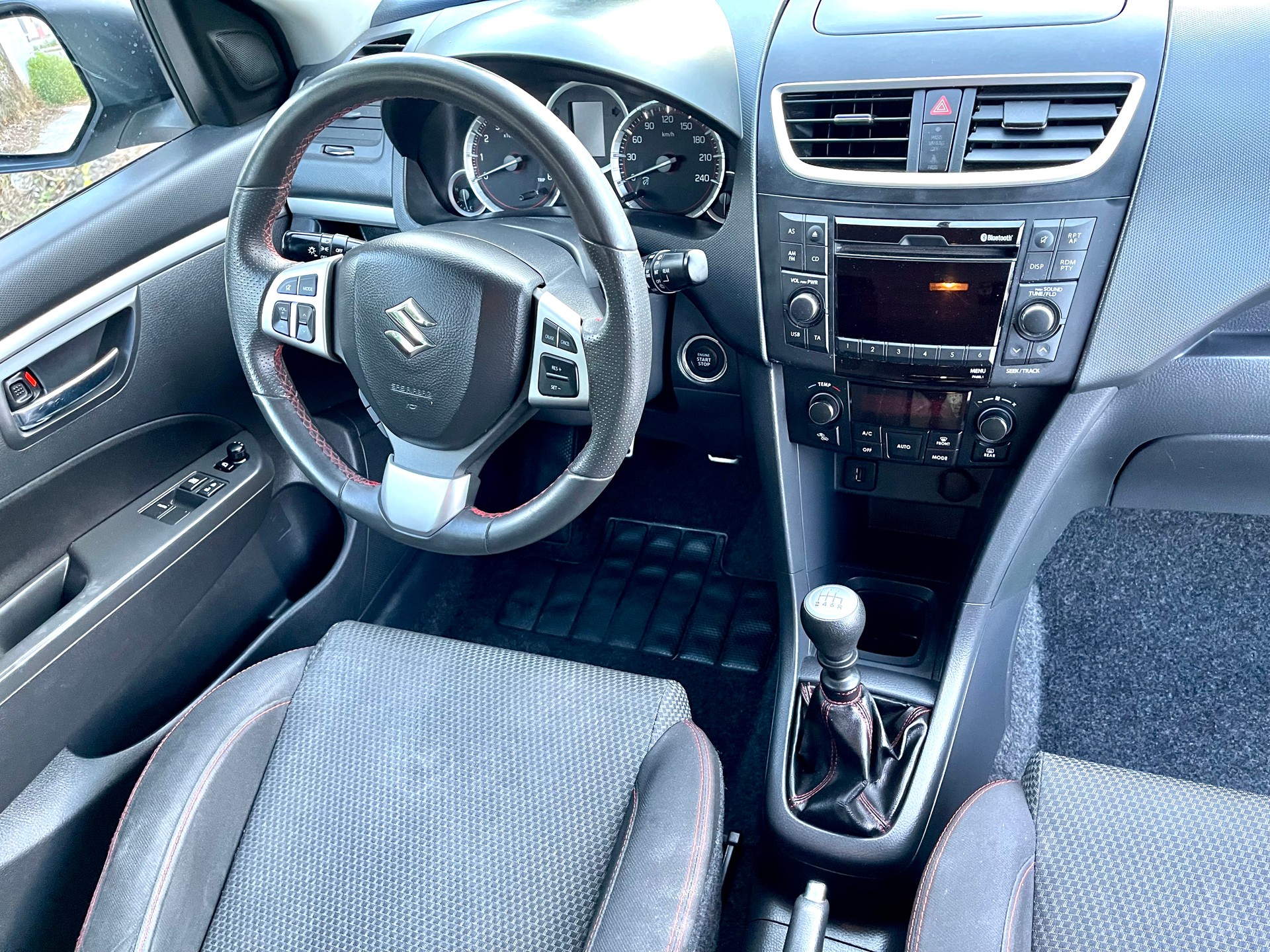 SUZUKI Swift 1.6i 16V Sport-image-21