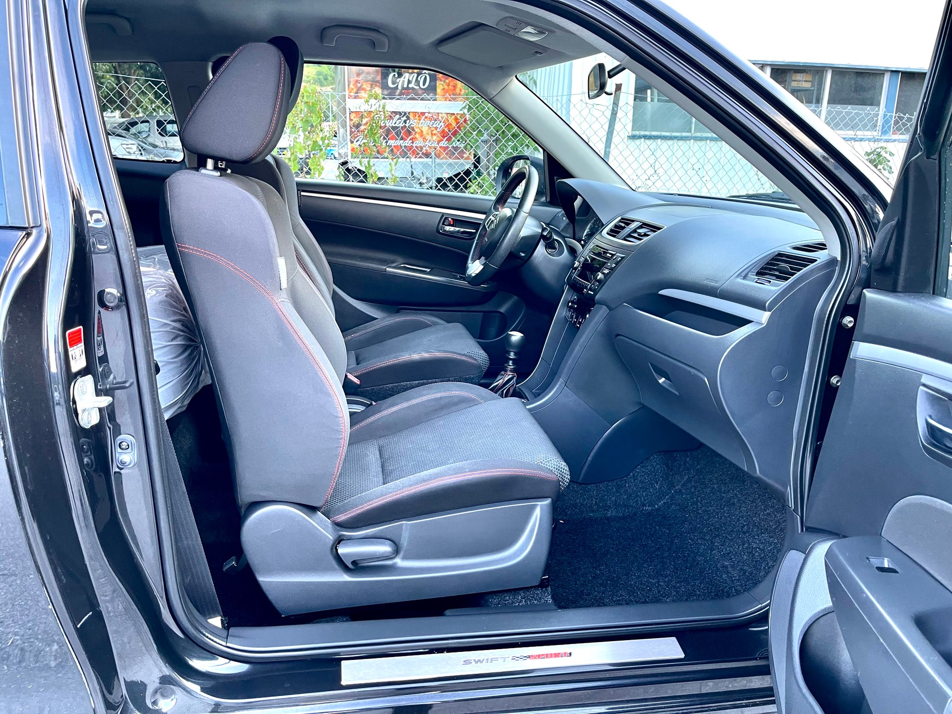 SUZUKI Swift 1.6i 16V Sport-image-22