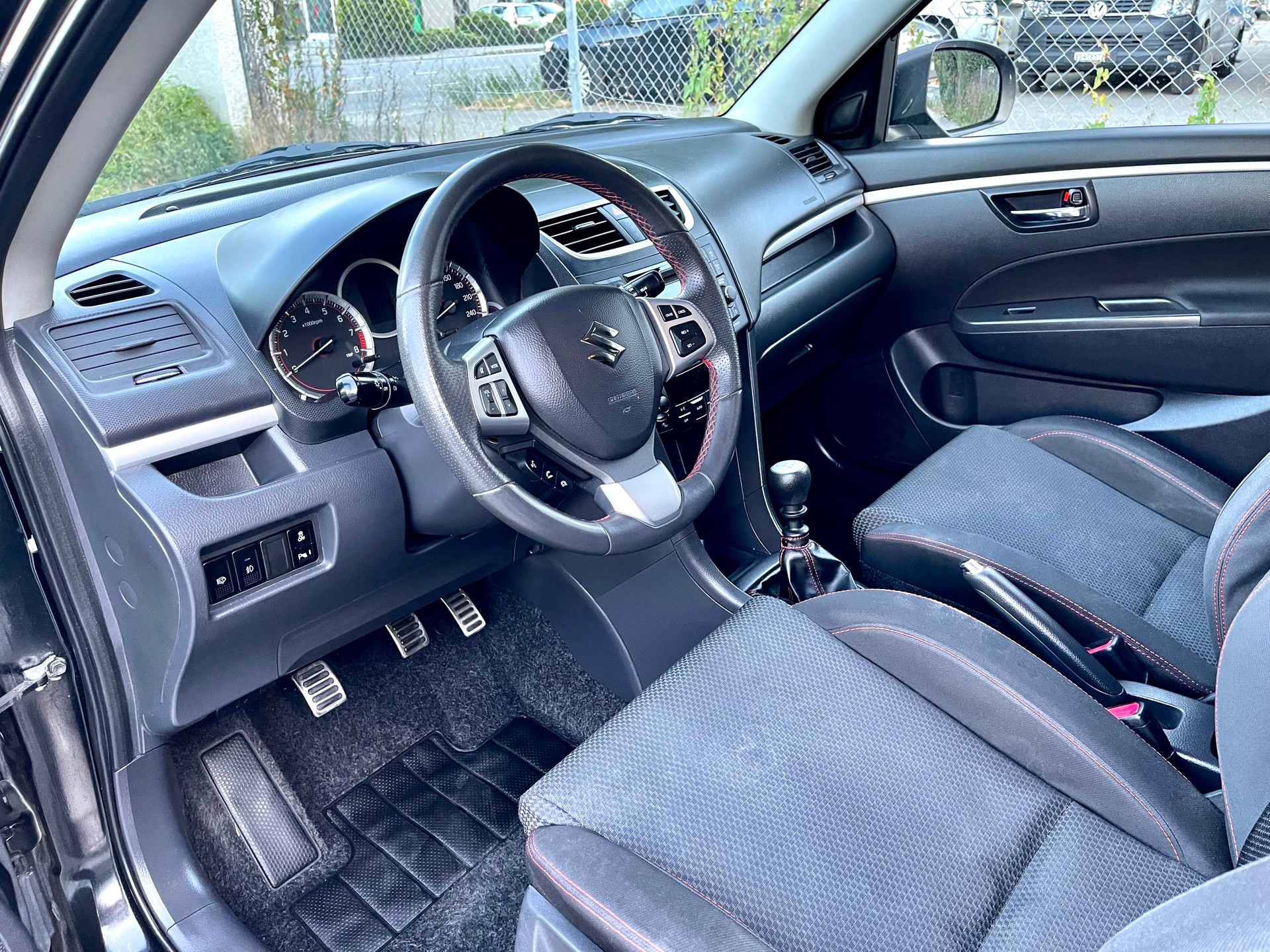 SUZUKI Swift 1.6i 16V Sport-image-5