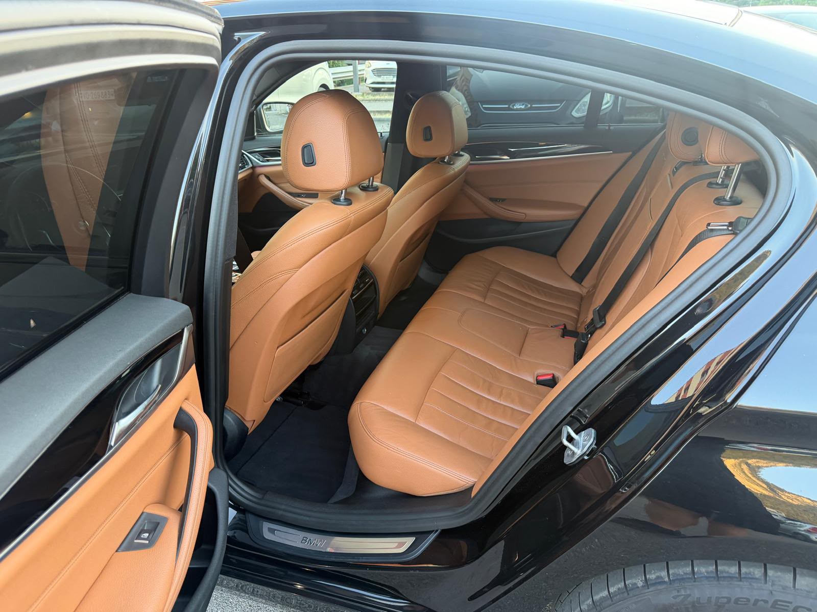 BMW 520d Luxury Line Steptronic-image-4