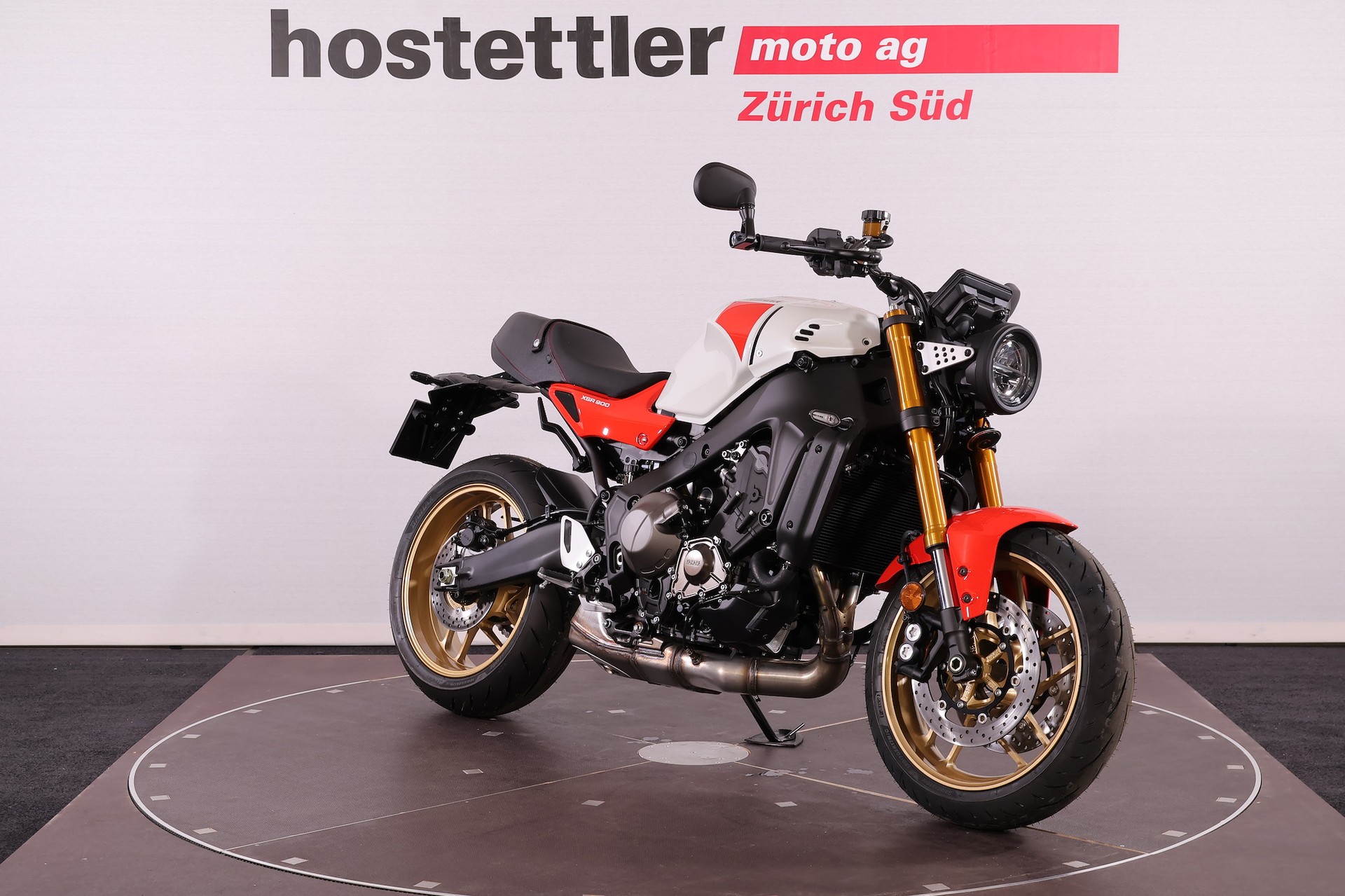 YAMAHA XSR 900-showroom-element-3