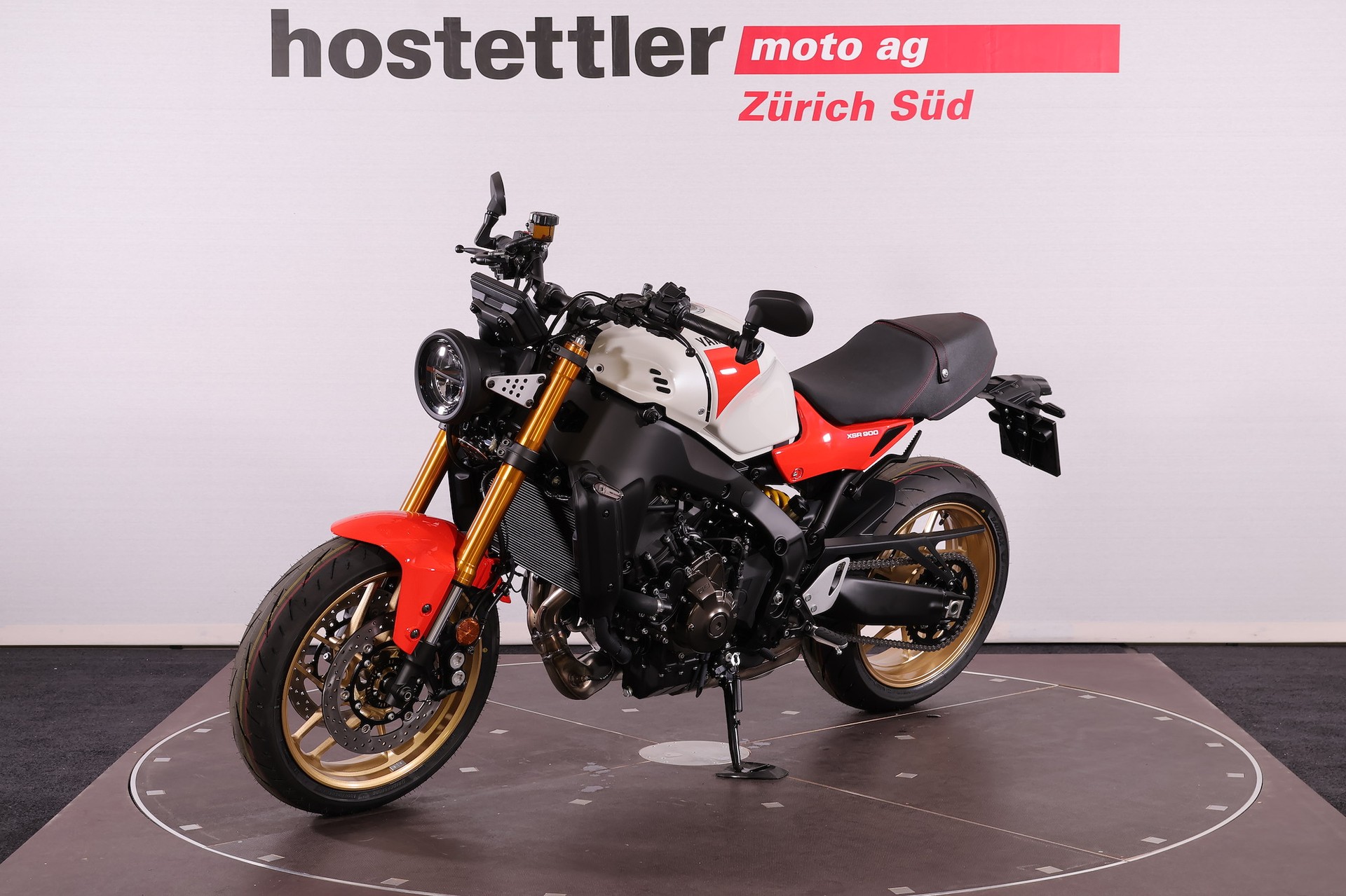 YAMAHA XSR 900-showroom-element-1