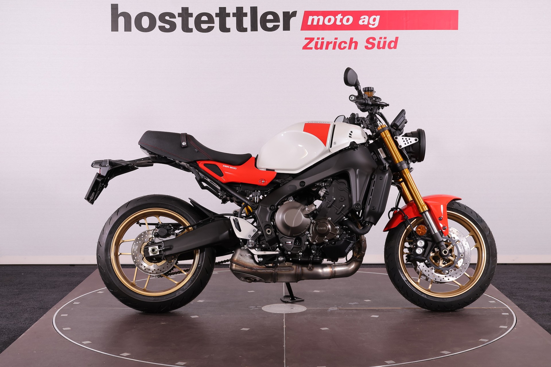 YAMAHA XSR 900-showroom-element-2