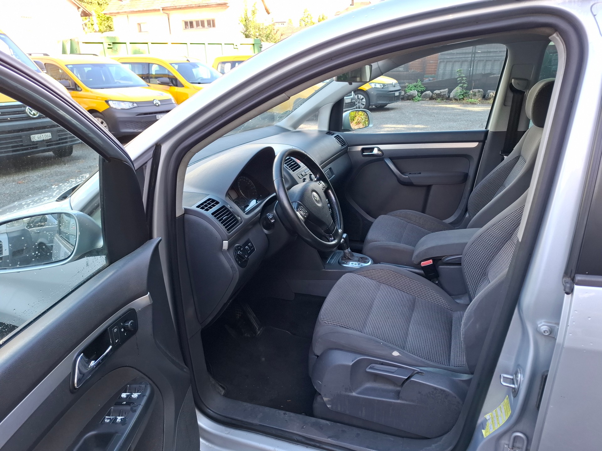 VW Touran 2.0 TDI Trendline-image-5