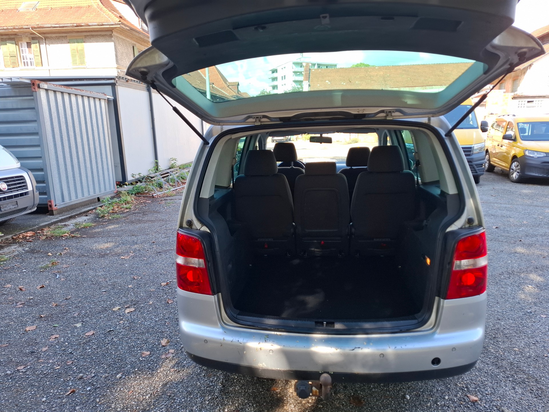 VW Touran 2.0 TDI Trendline-image-4