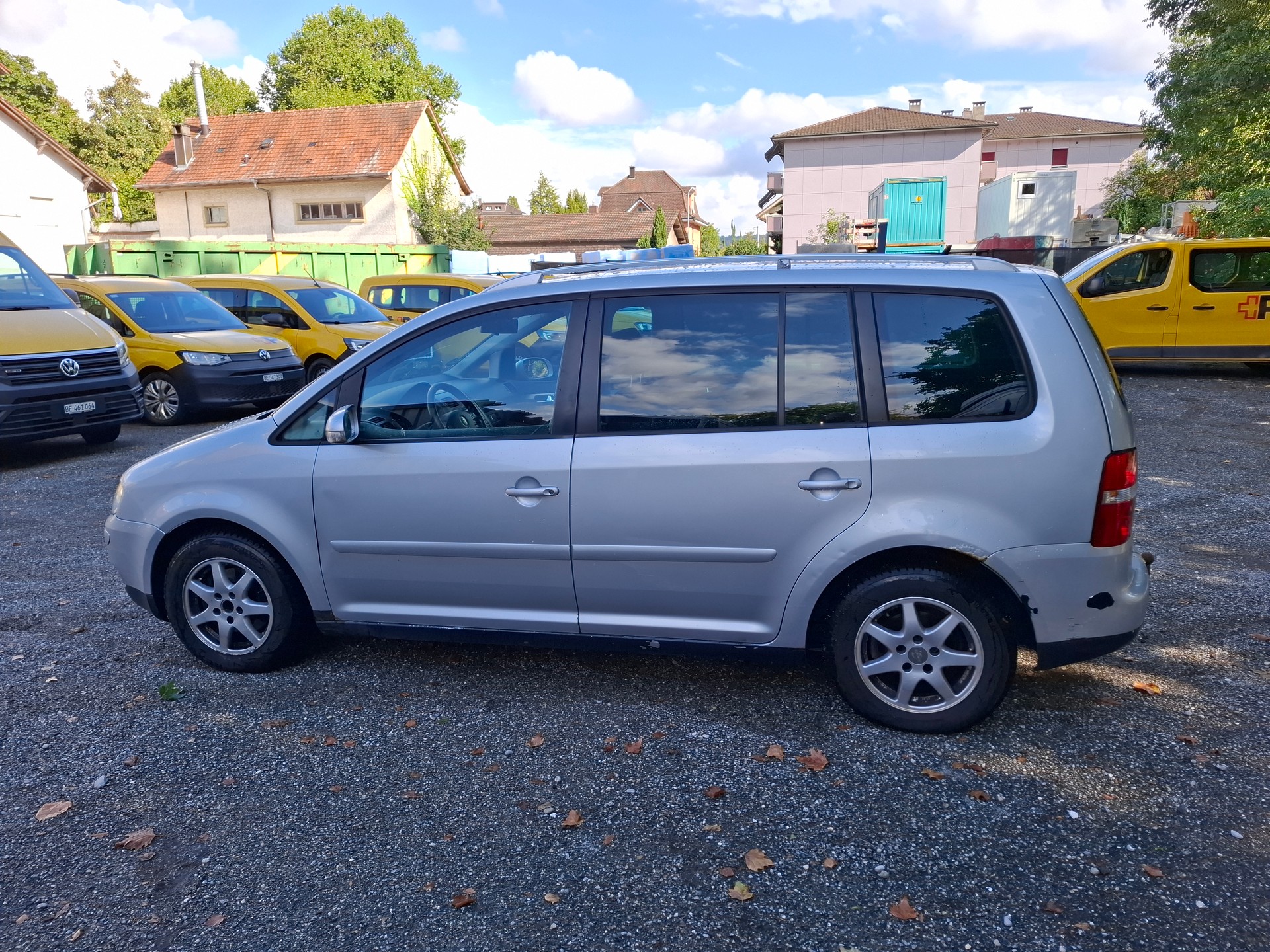 VW Touran 2.0 TDI Trendline-image-3