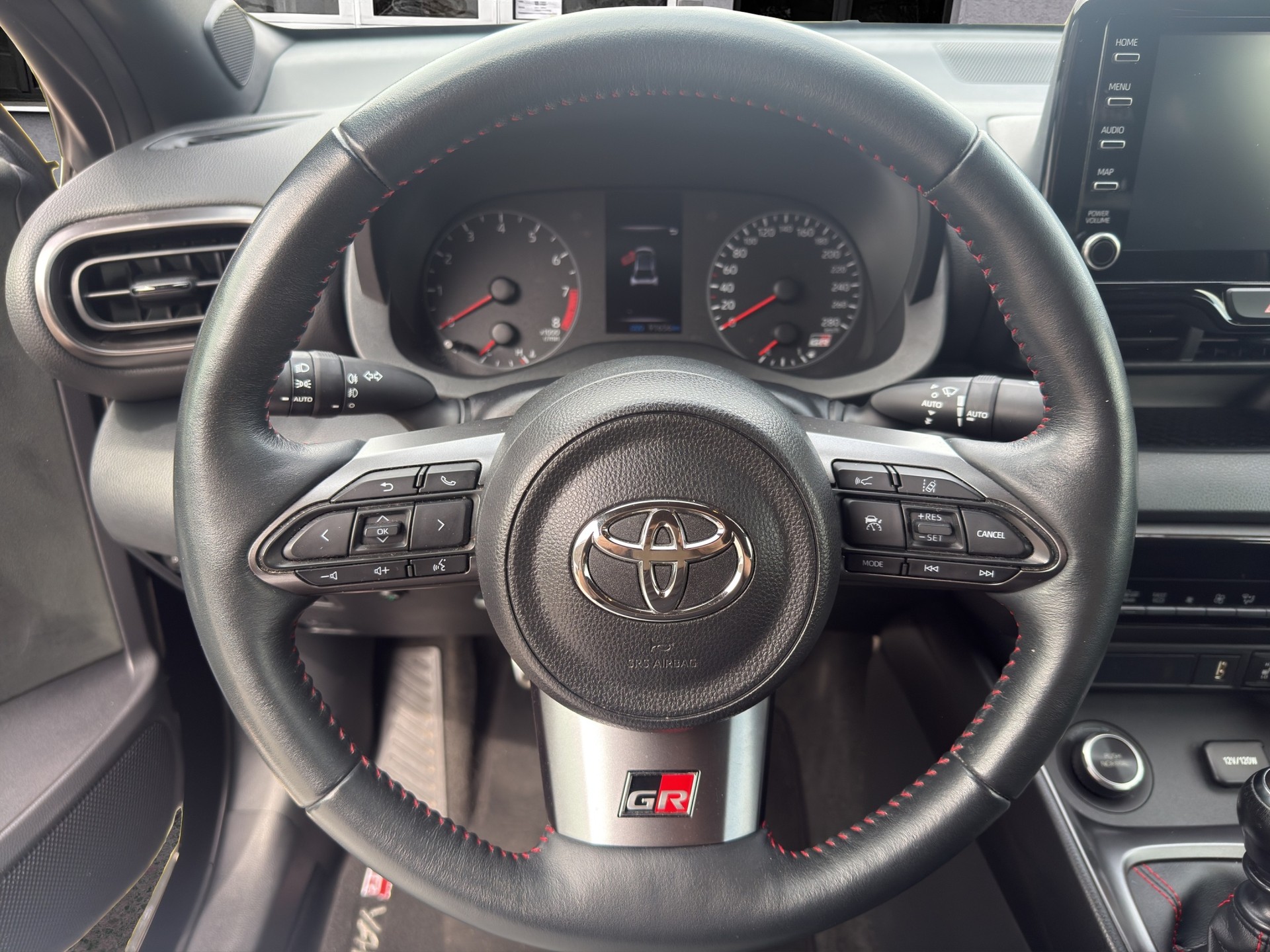 TOYOTA Yaris 1.6 GR Sport-image-10