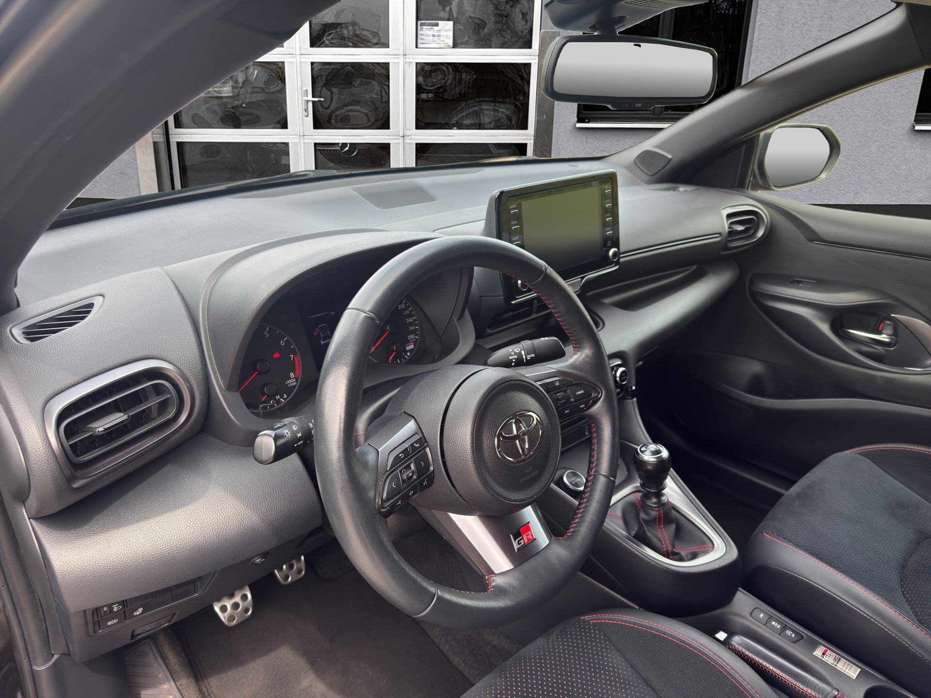TOYOTA Yaris 1.6 GR Sport-image-11