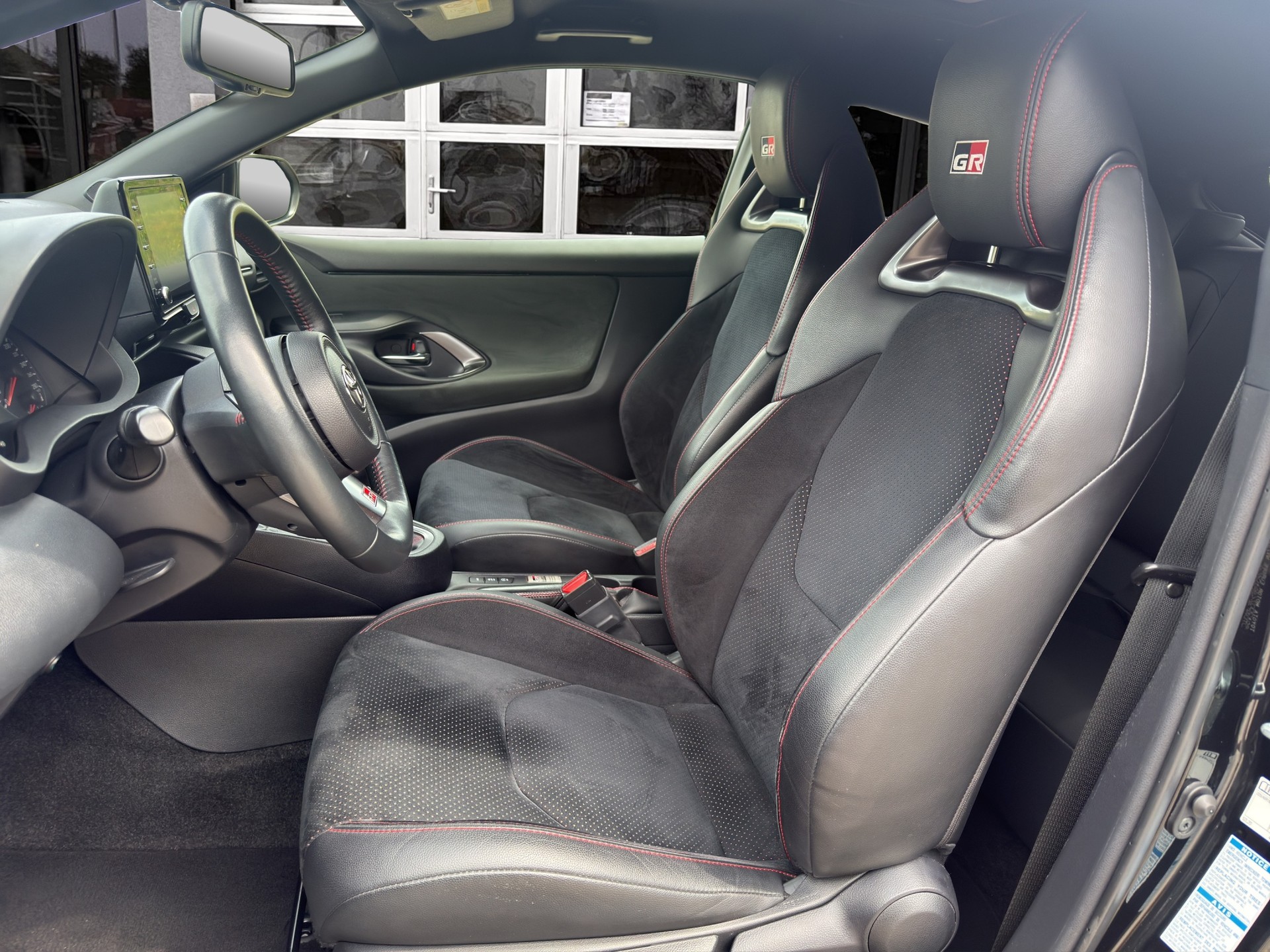 TOYOTA Yaris 1.6 GR Sport-image-12