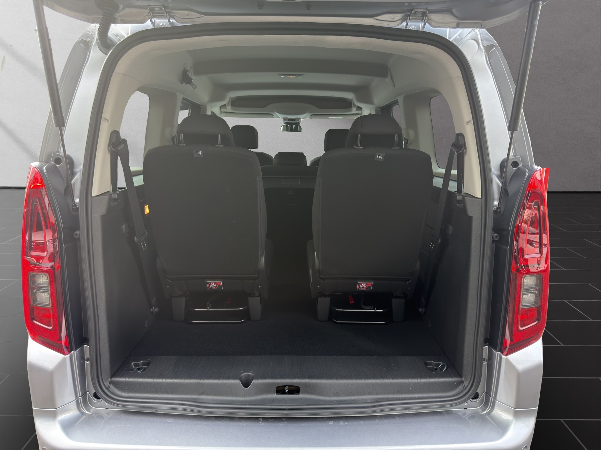 TOYOTA Proace City Verso L2 1.5 HDi 130 Style-image-10