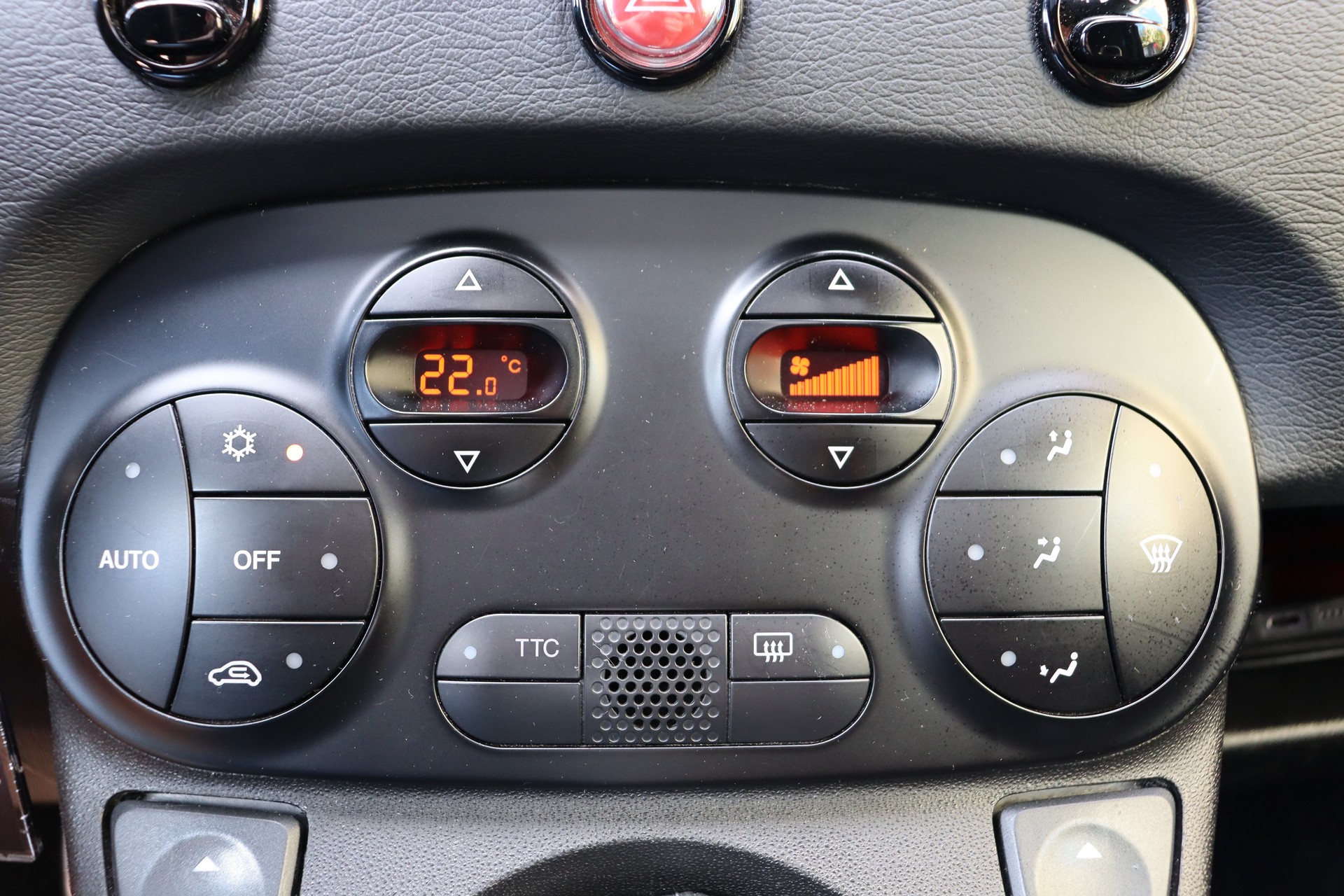 FIAT 500 1.4 16V Turbo Abarth 695 SS-image-16