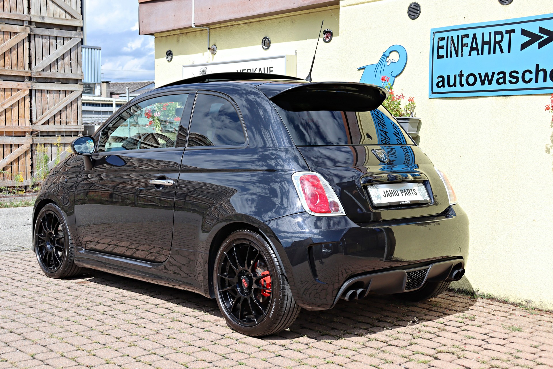 FIAT 500 1.4 16V Turbo Abarth 695 SS-image-2