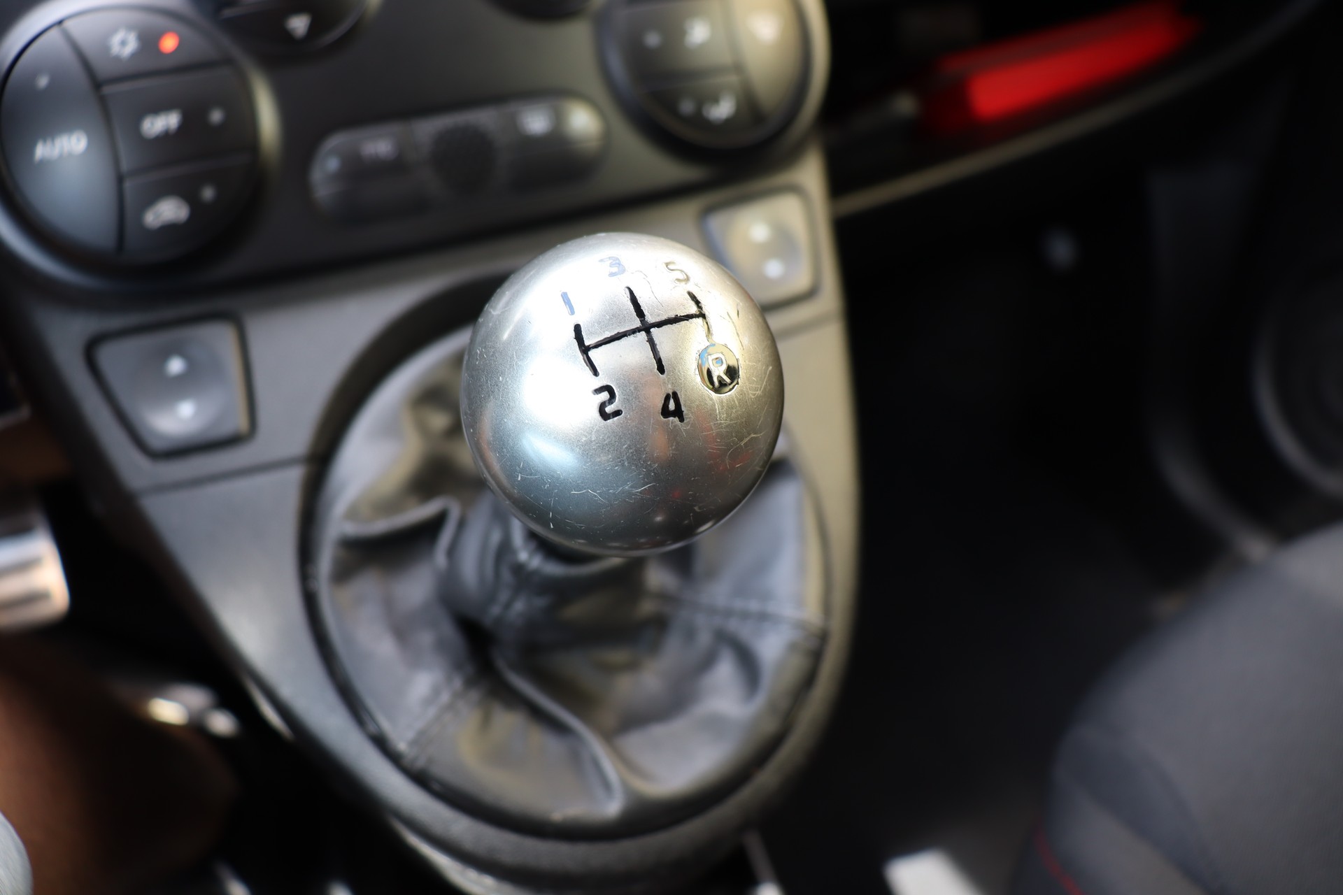 FIAT 500 1.4 16V Turbo Abarth 695 SS-image-19