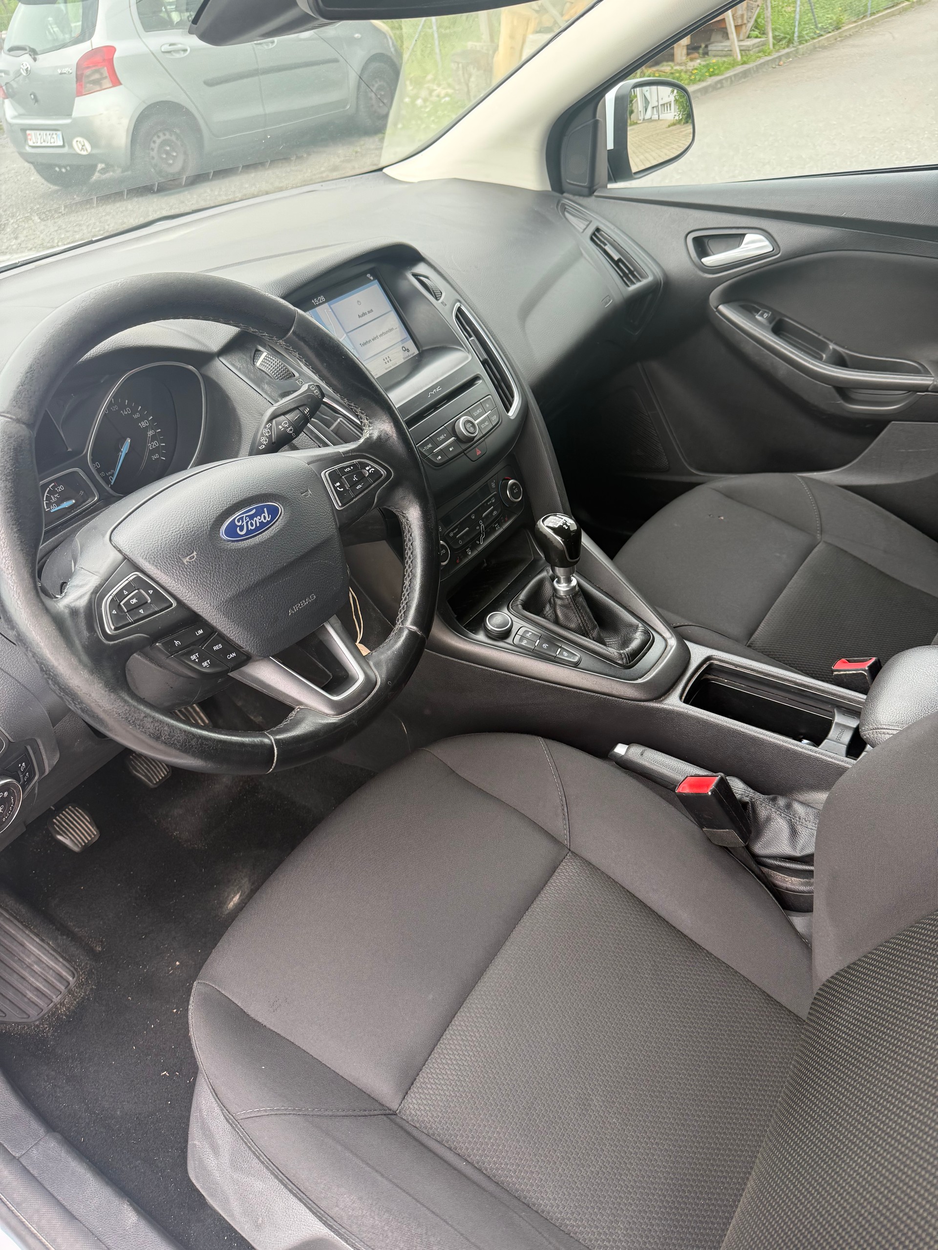 FORD Focus 1.5 TDCi Red Edition-image-10