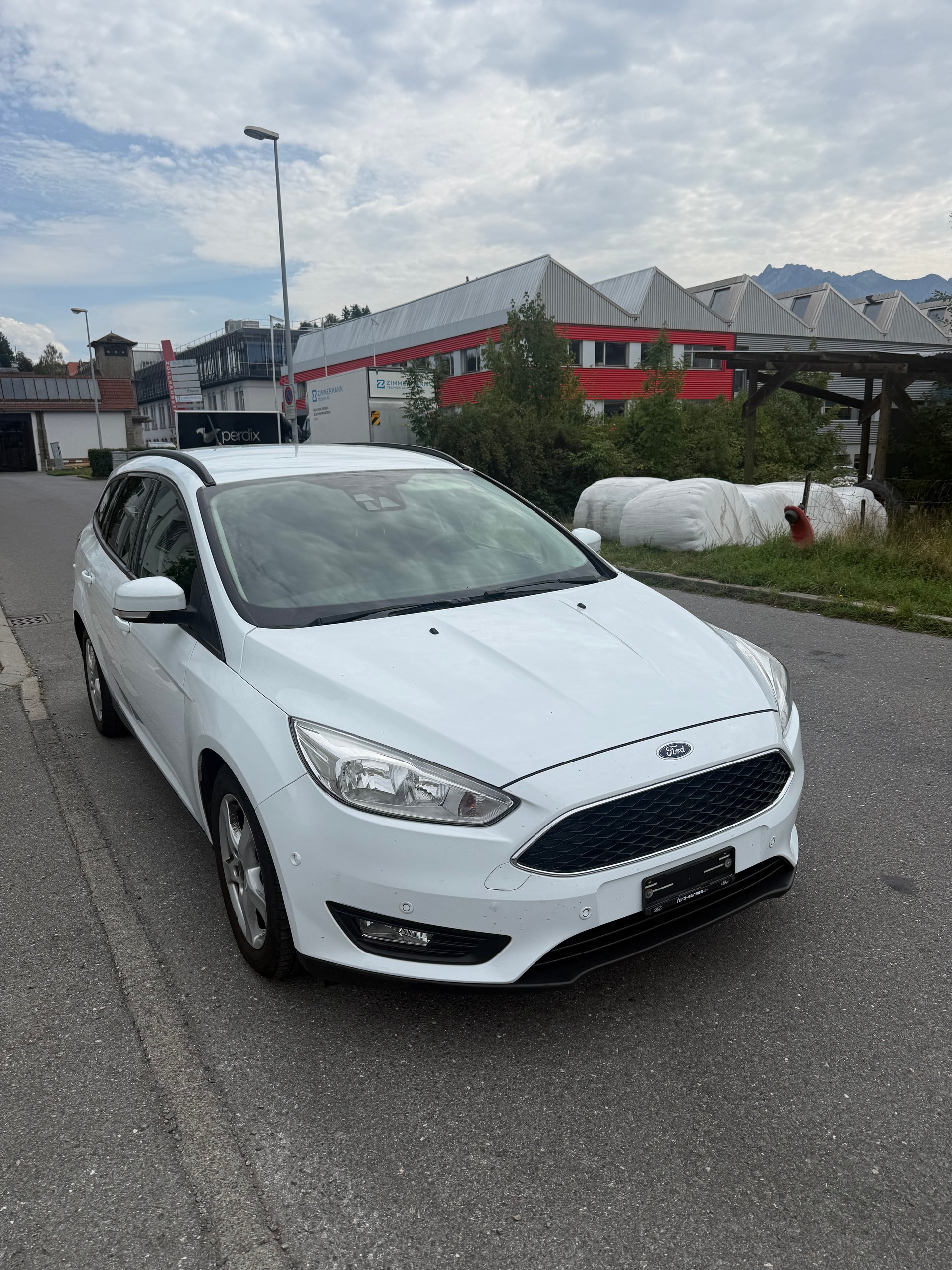 FORD Focus 1.5 TDCi Red Edition-image-0